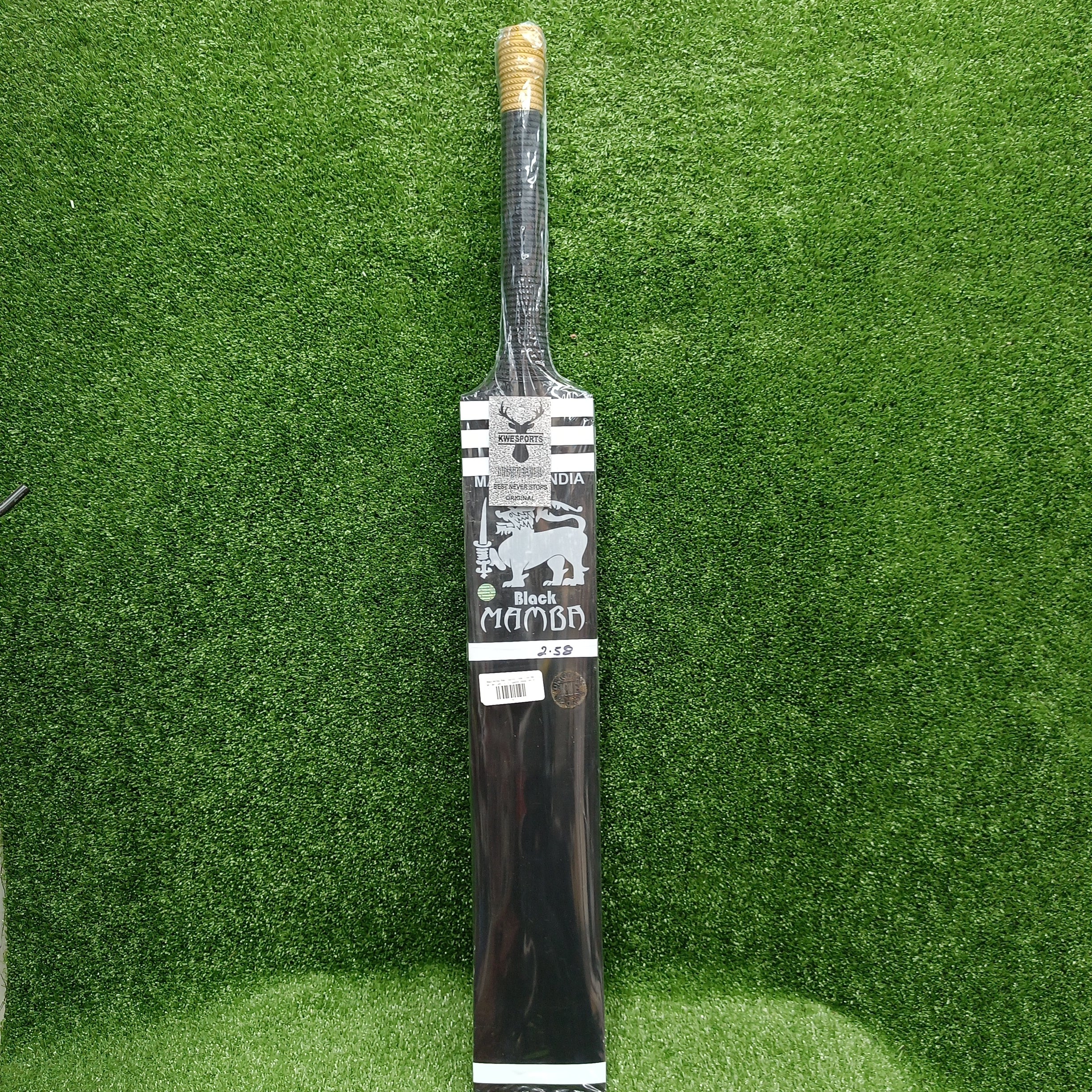 Black Mamba Player Edition Kashmir Willow Cricket Bat (Black)