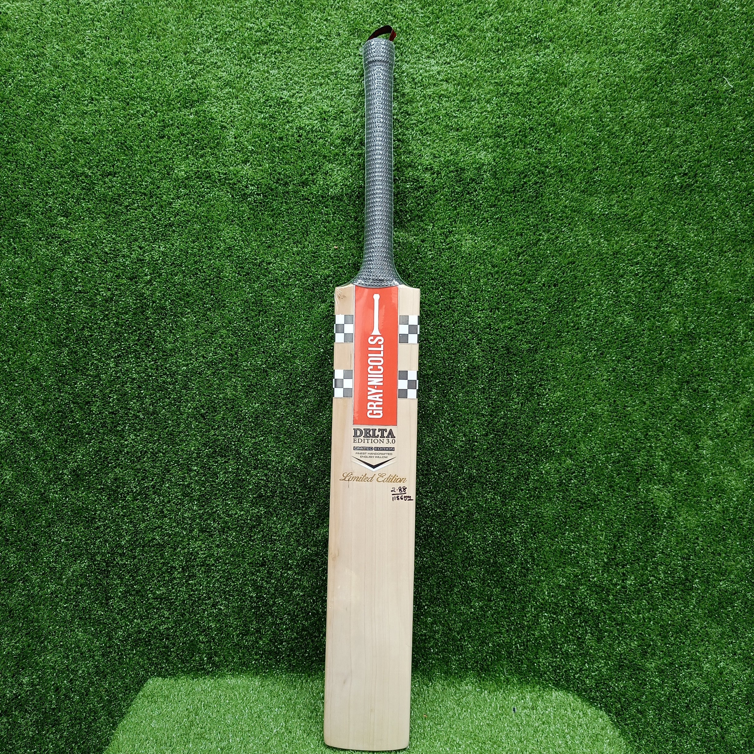 Gray-Nicolls Delta Limited Edition 3.0 Cricket Bat