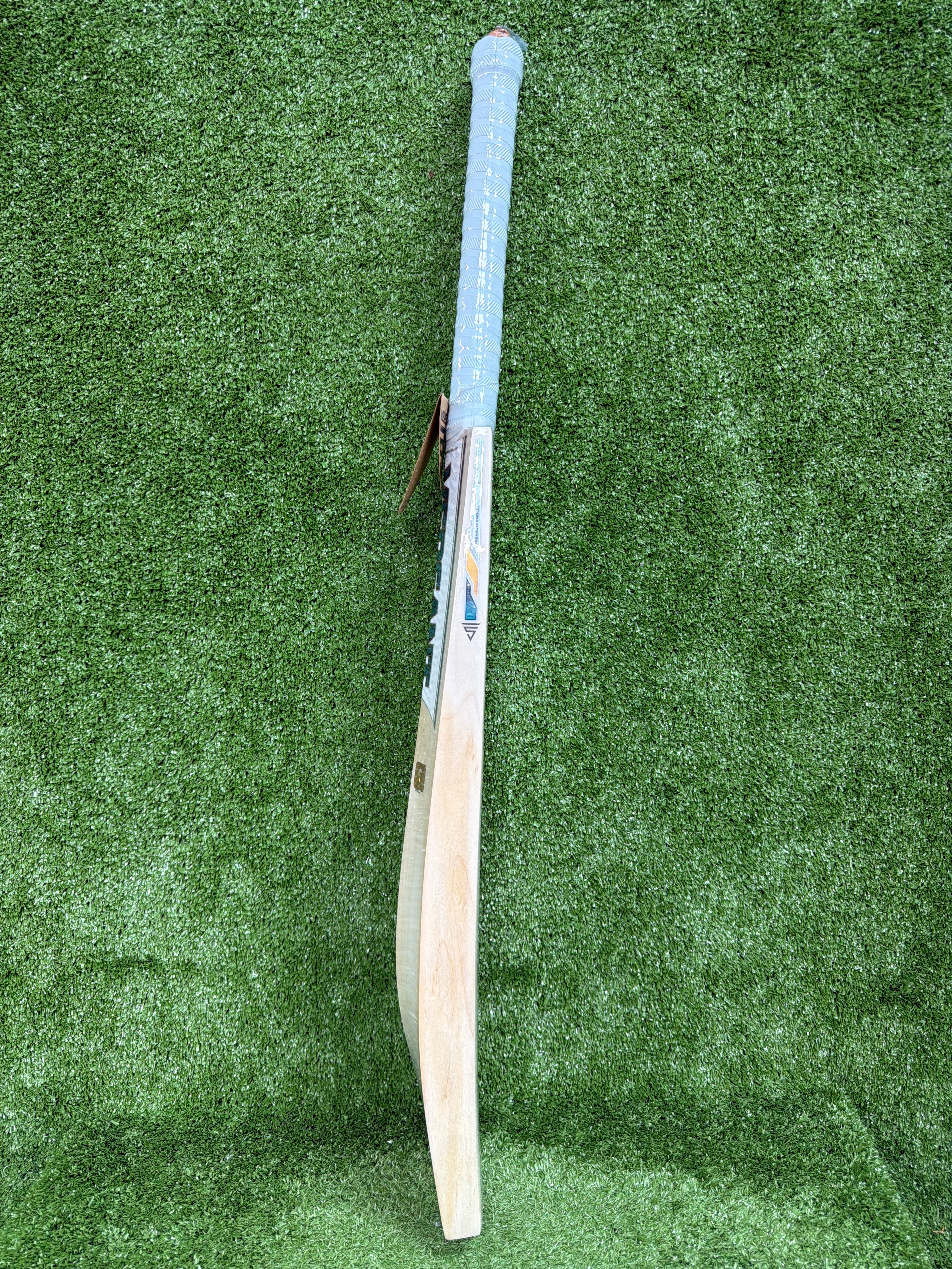 Versant-GC Bat English Willow Cricket Bat by Versant - close-up detail - TopCricketStore
