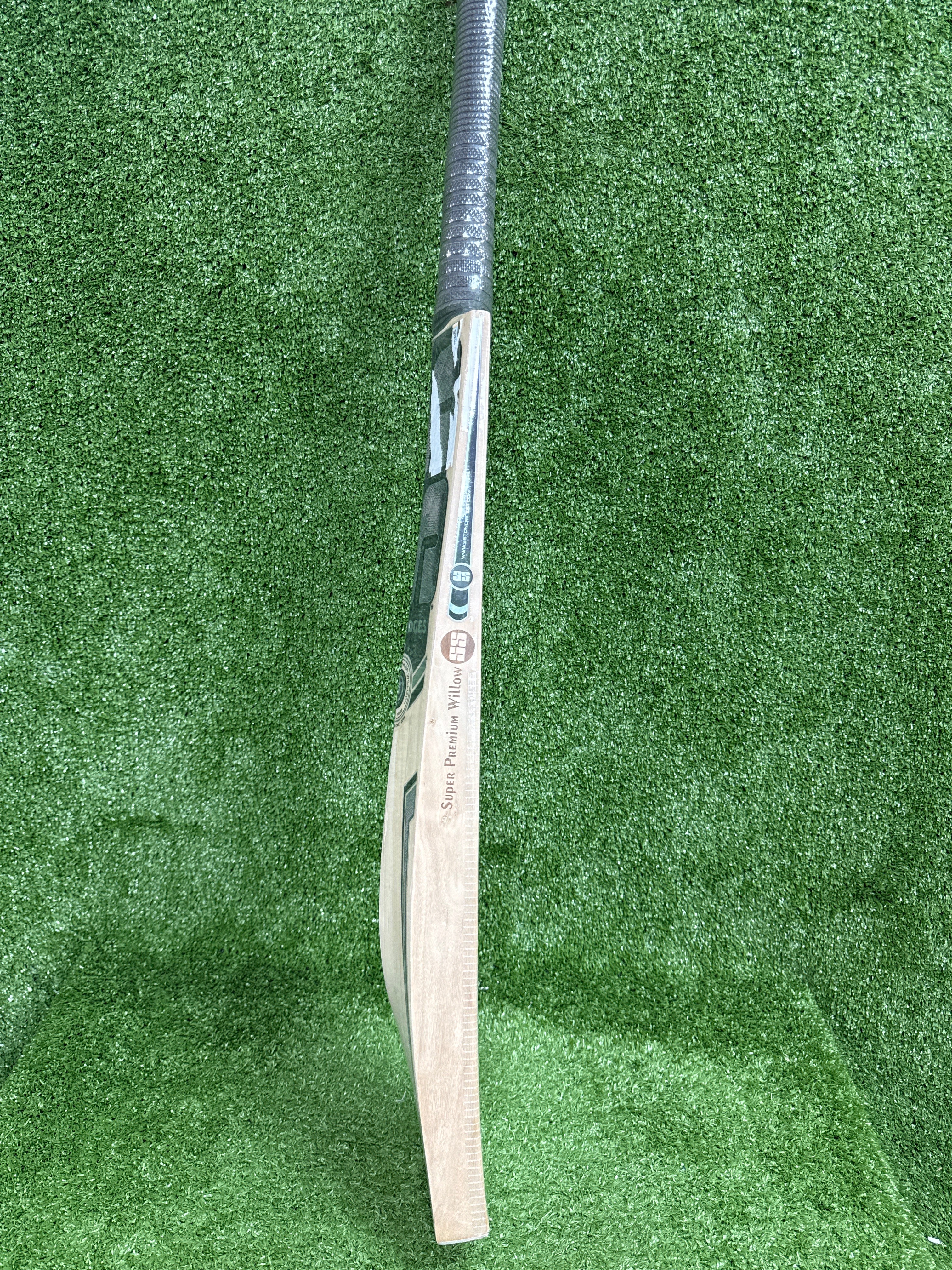 SS TILAK VERMA Super Premium Kashmir Willow Cricket Bat (Silver)