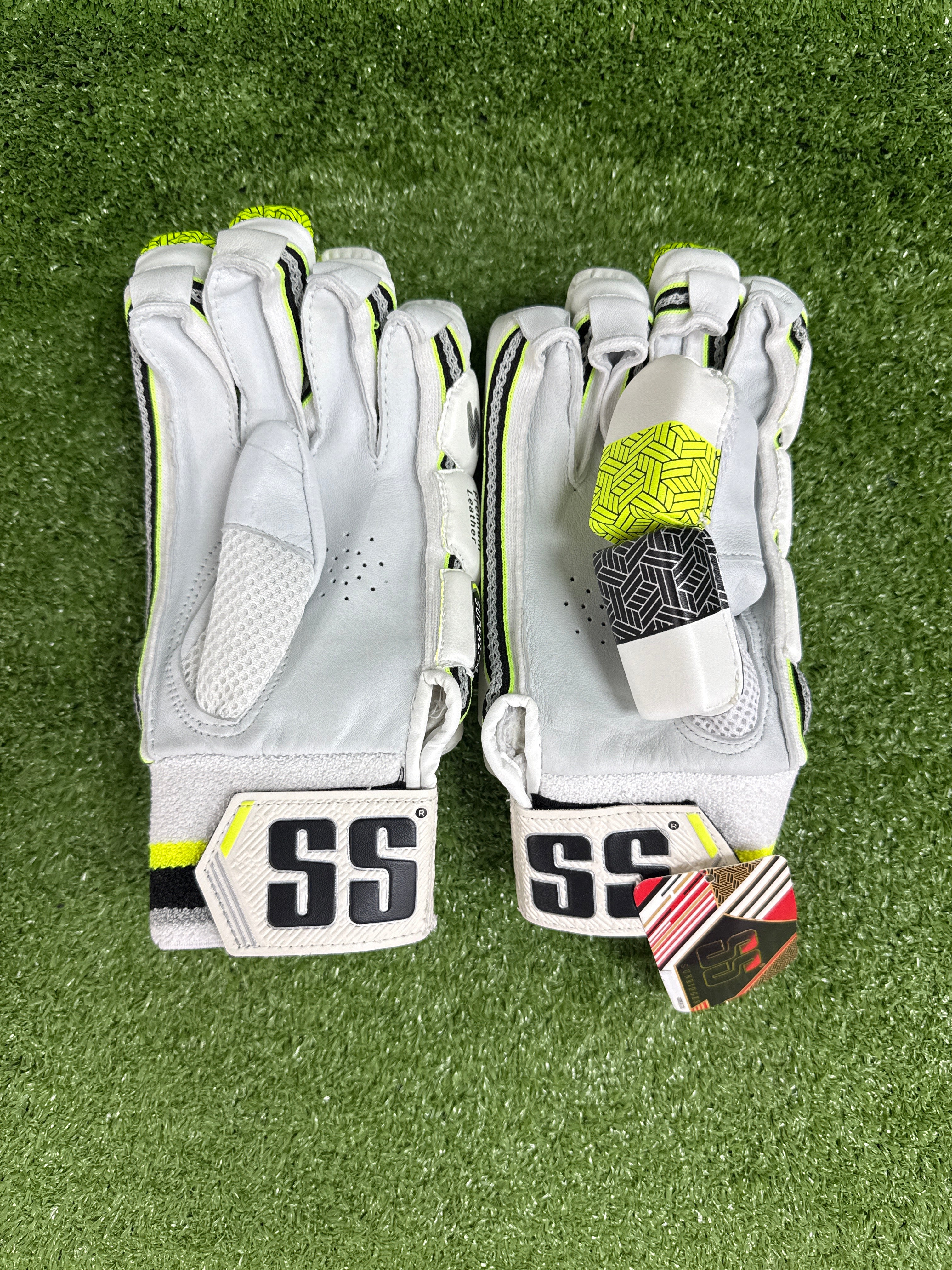 SS Superlite Adult Cricket Batting Gloves