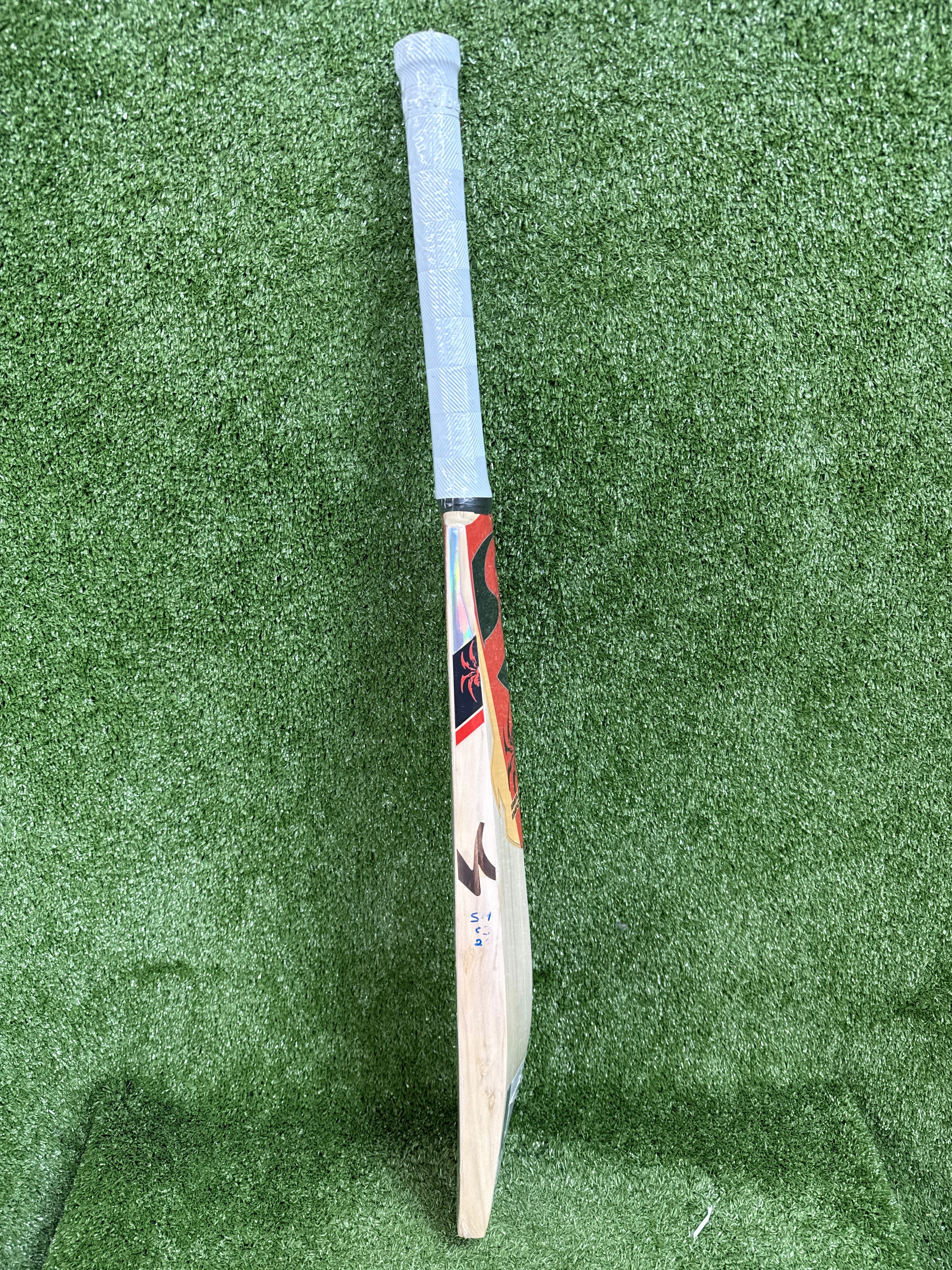 SG RP Limited Edition (Rishabh Pant) Junior / Youth English Willow Cricket Bat