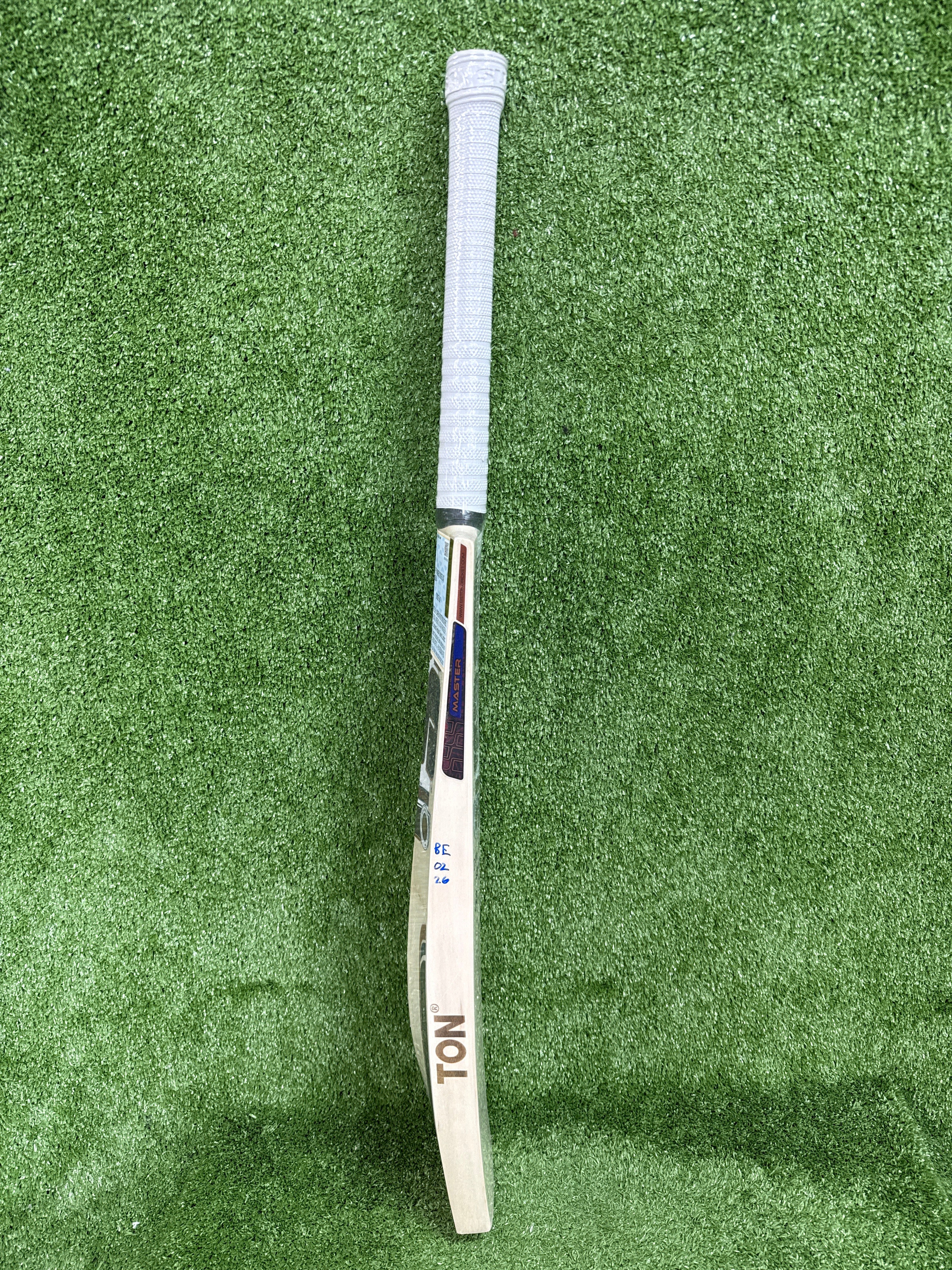 SS Master 5000 English Willow Cricket Bat Long Blade by SS - close-up detail - TopCricketStore