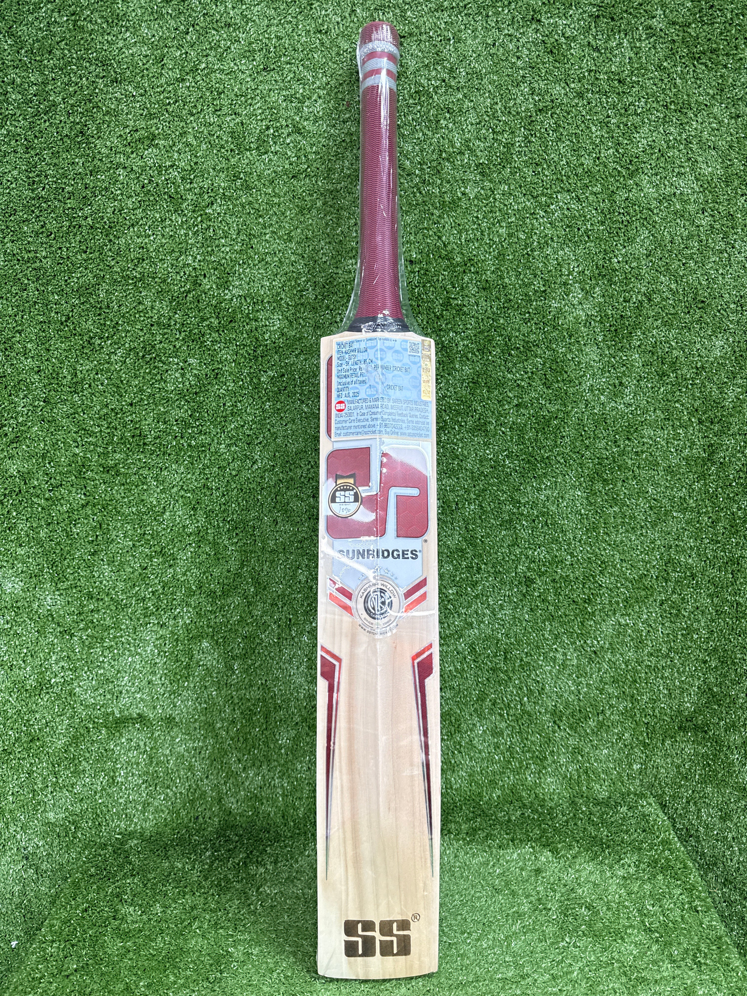 SS Gutsy Kashmir Willow Adult Cricket Bat by SS - close-up detail - TopCricketStore