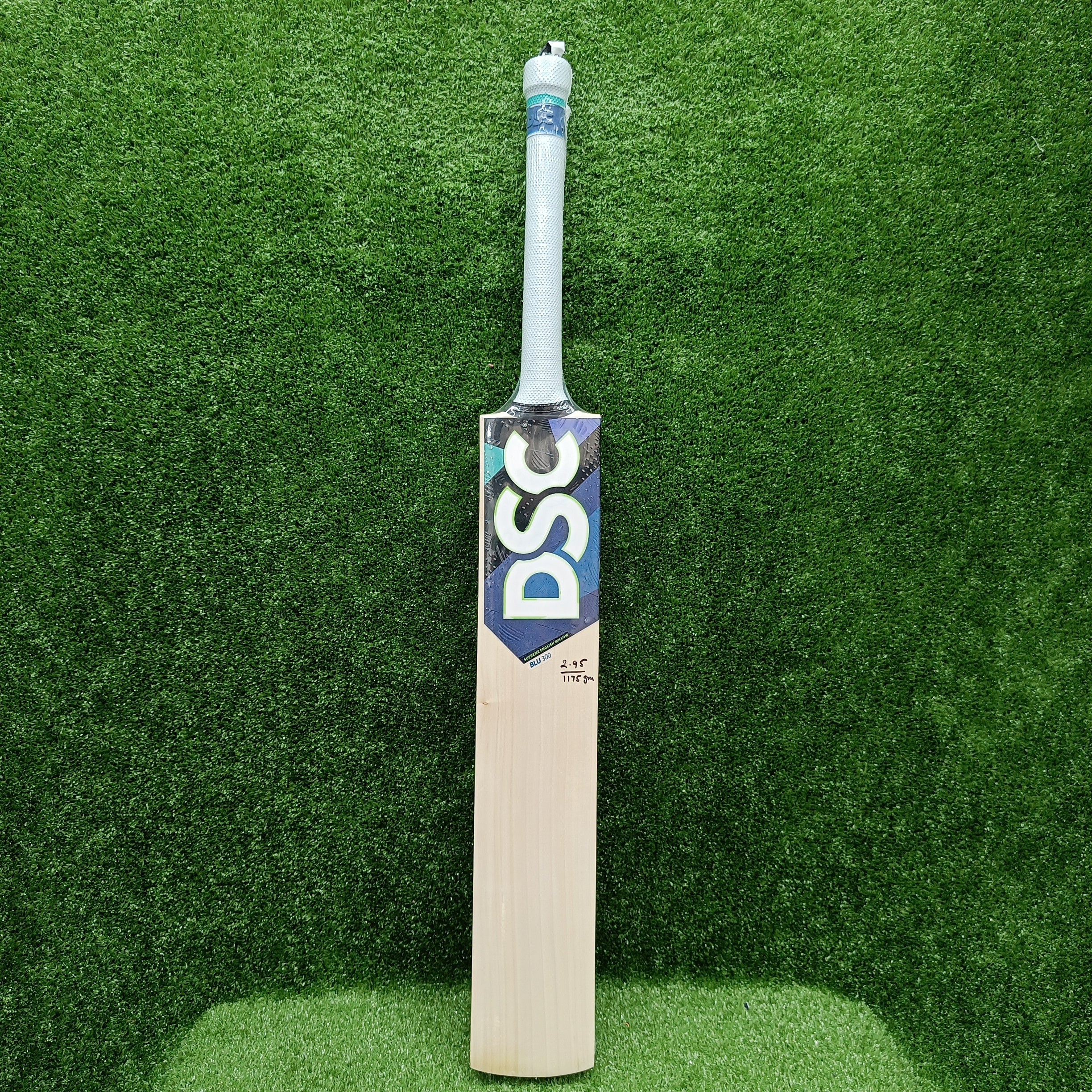 DSC BLU 300 English Willow Cricket Bat