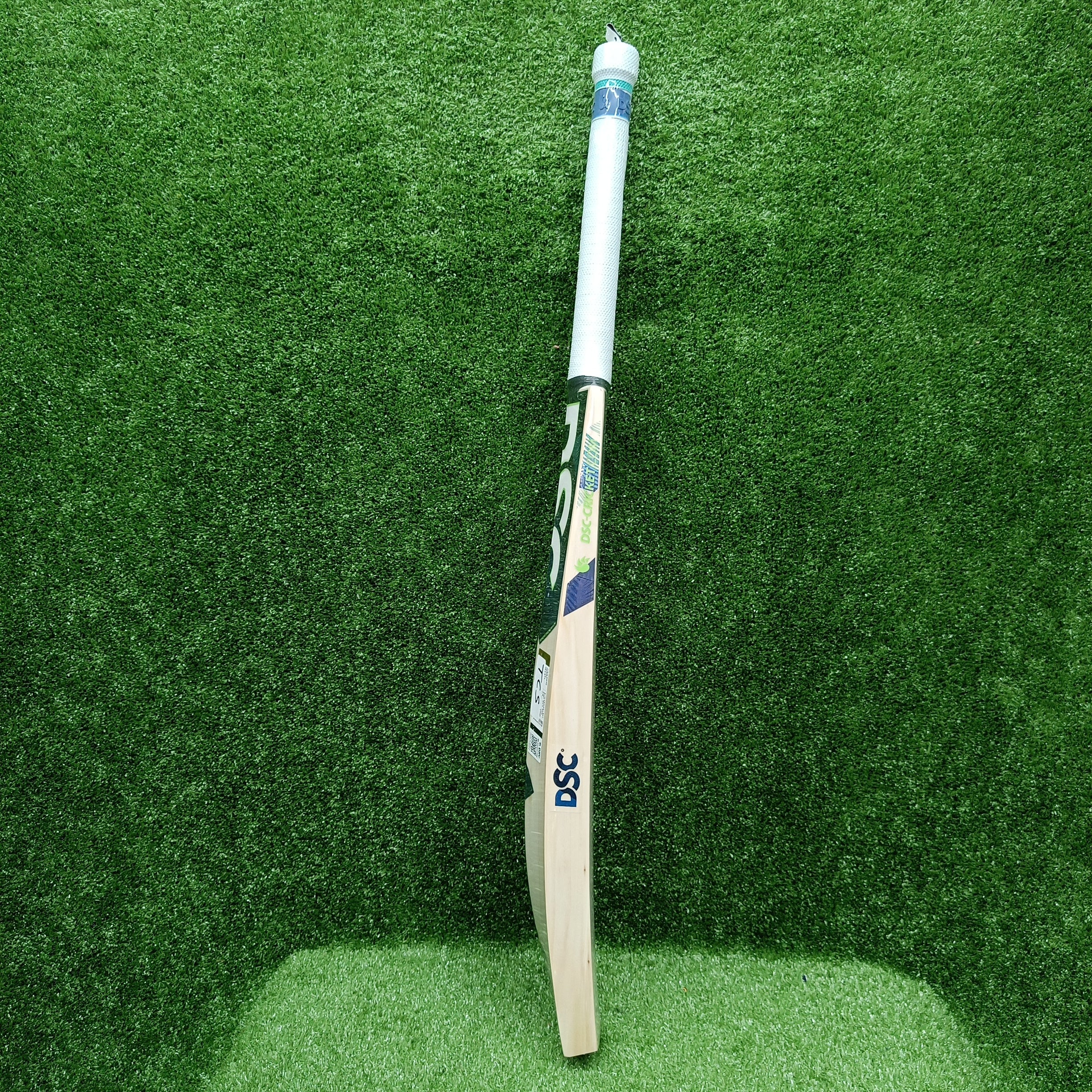 DSC BLU 300 English Willow Cricket Bat