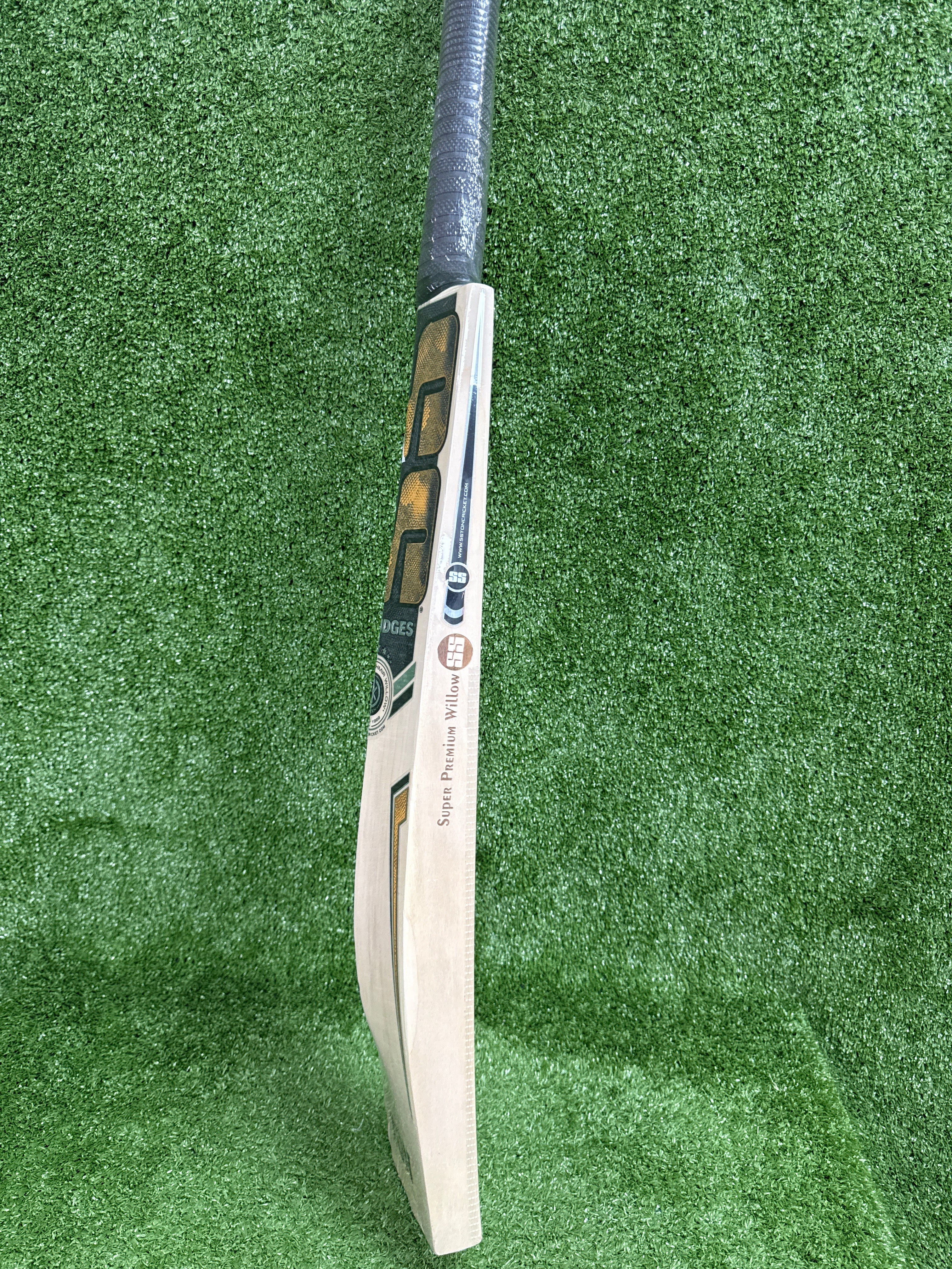 SS DANGER RUSS Super Premium Kashmir Willow Cricket Bat (Gold)