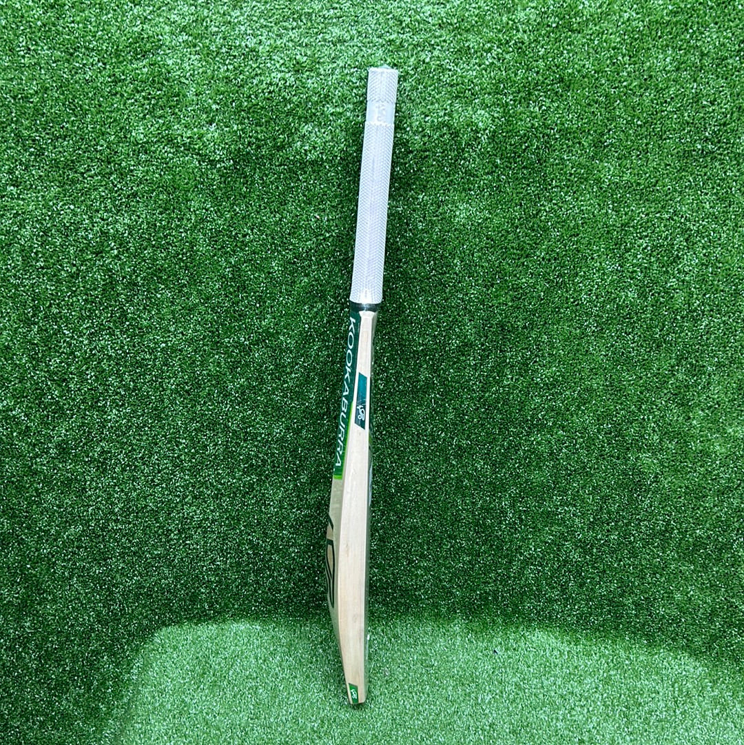 Kookaburra Kahuna 600 Junior / Youth English Willow Cricket Bat