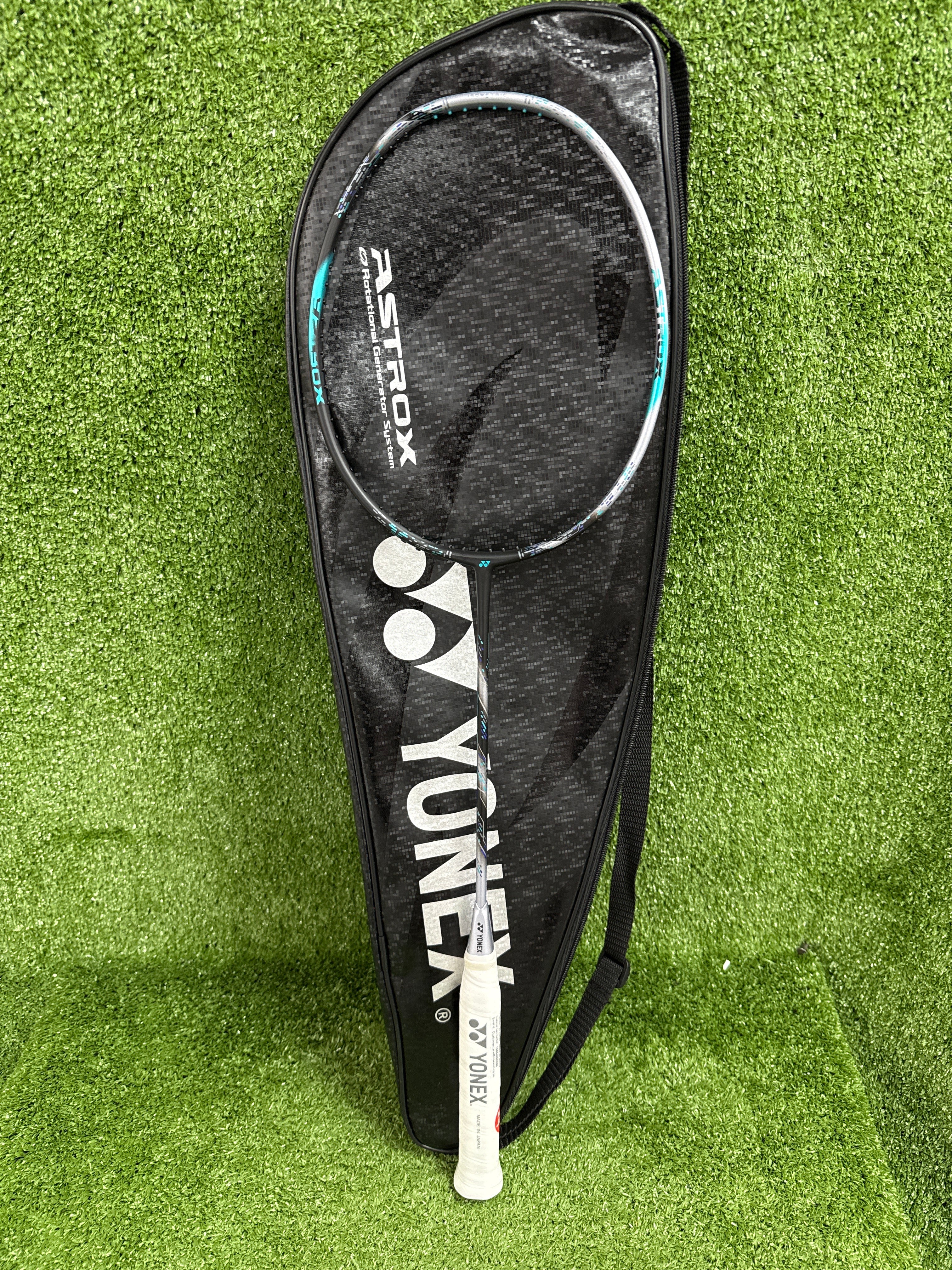 Yonex Astrox 88D Pro Black Silver Unstrung Badminton Racket Doubles Specialized - Made in Japan