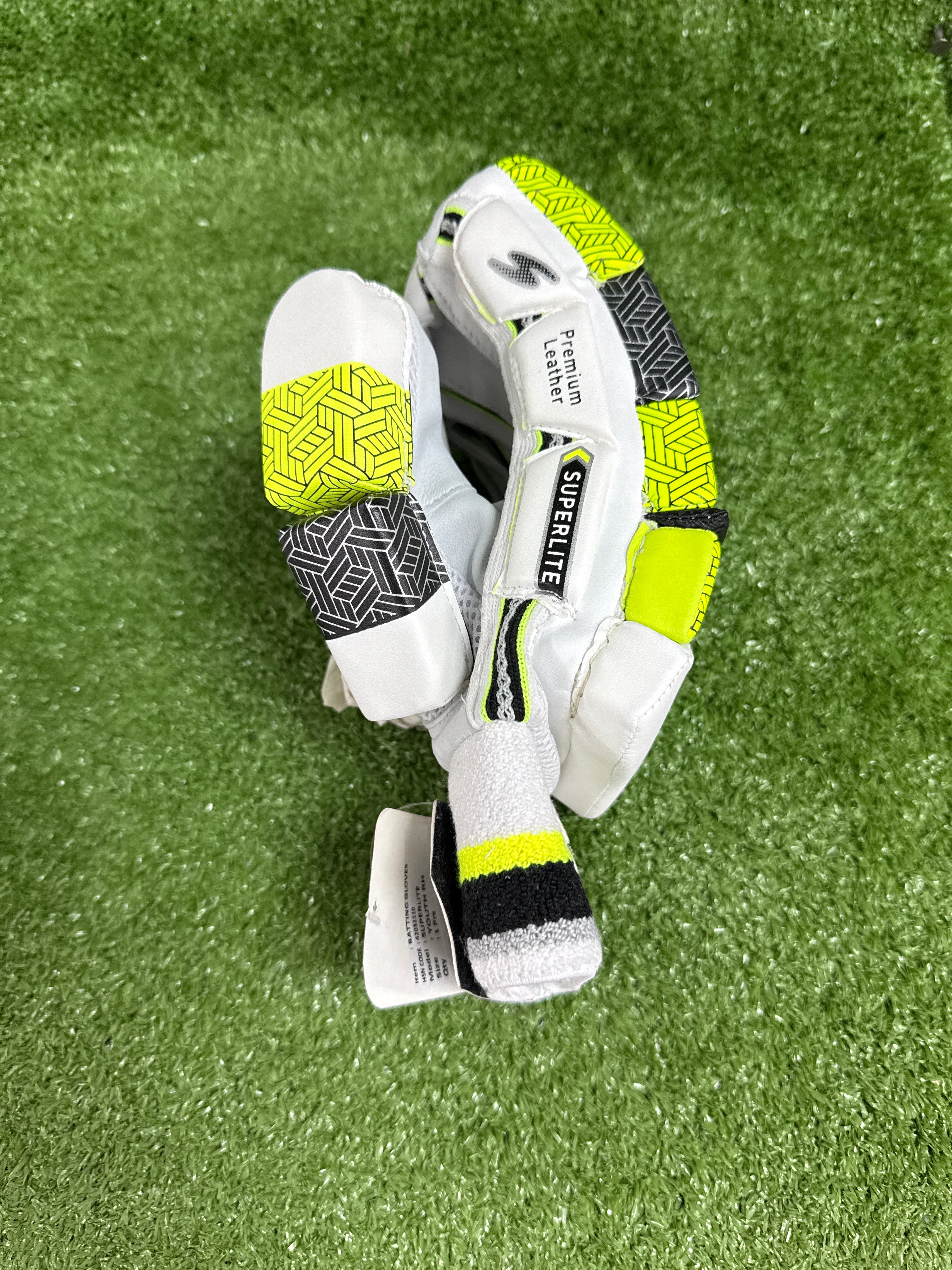 SS Superlite Adult Cricket Batting Gloves