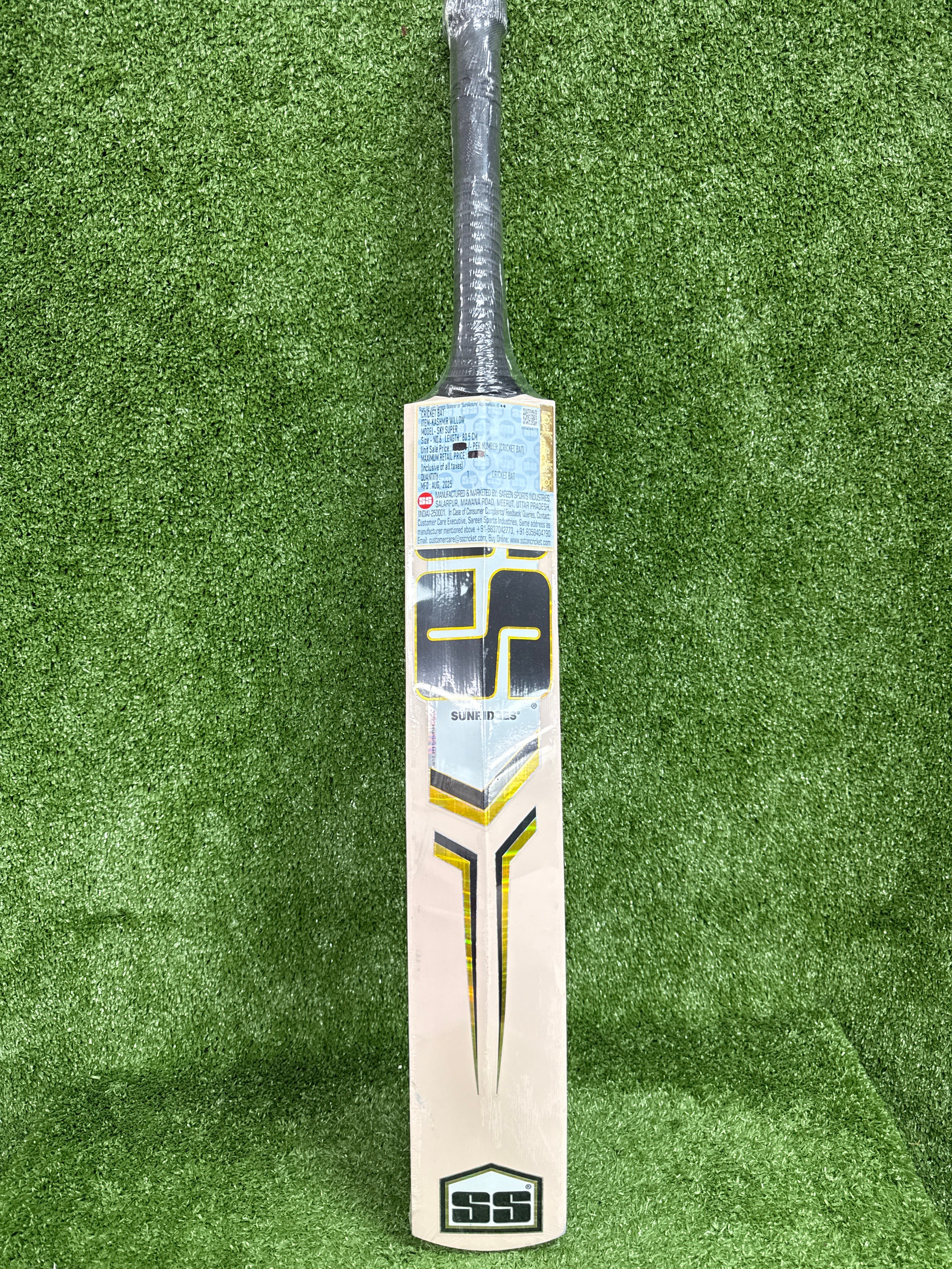 SS Sky Super Junior / Youth Kashmir Willow Cricket Bat by SS - close-up detail - TopCricketStore