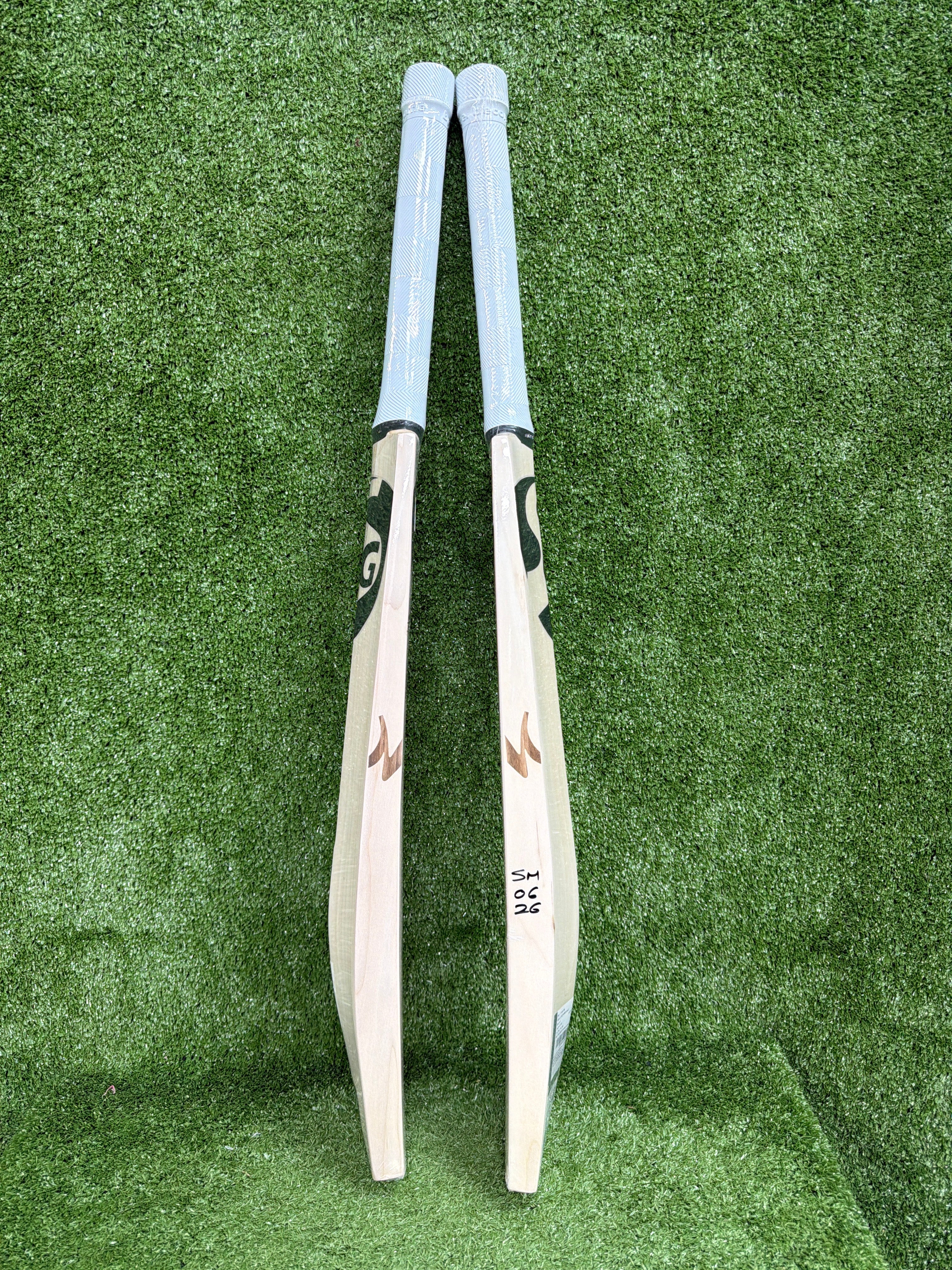 SG Sai Sudharsan Junior / Youth English Willow Players Cricket Bat