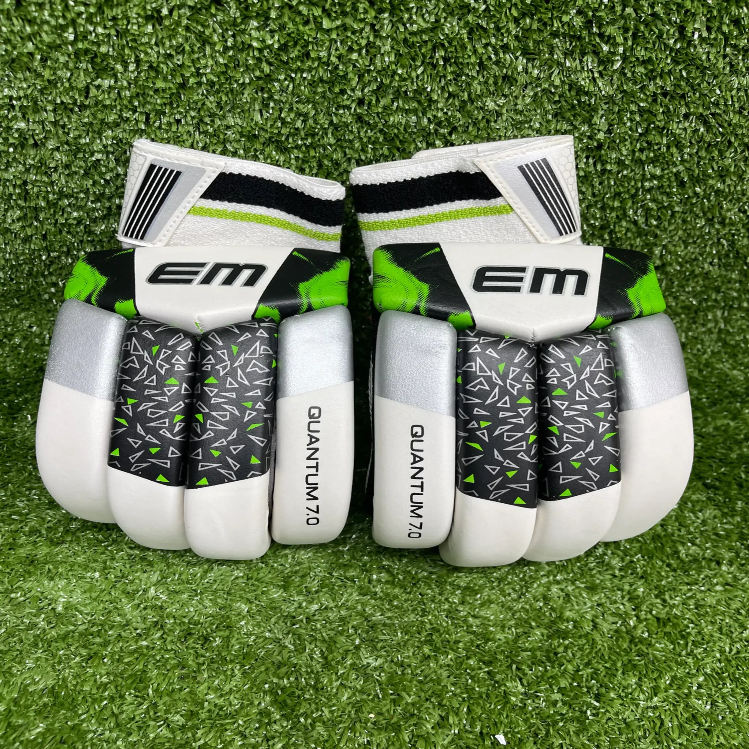EM Quantum 7.0 Junior / Youth Cricket Batting Gloves