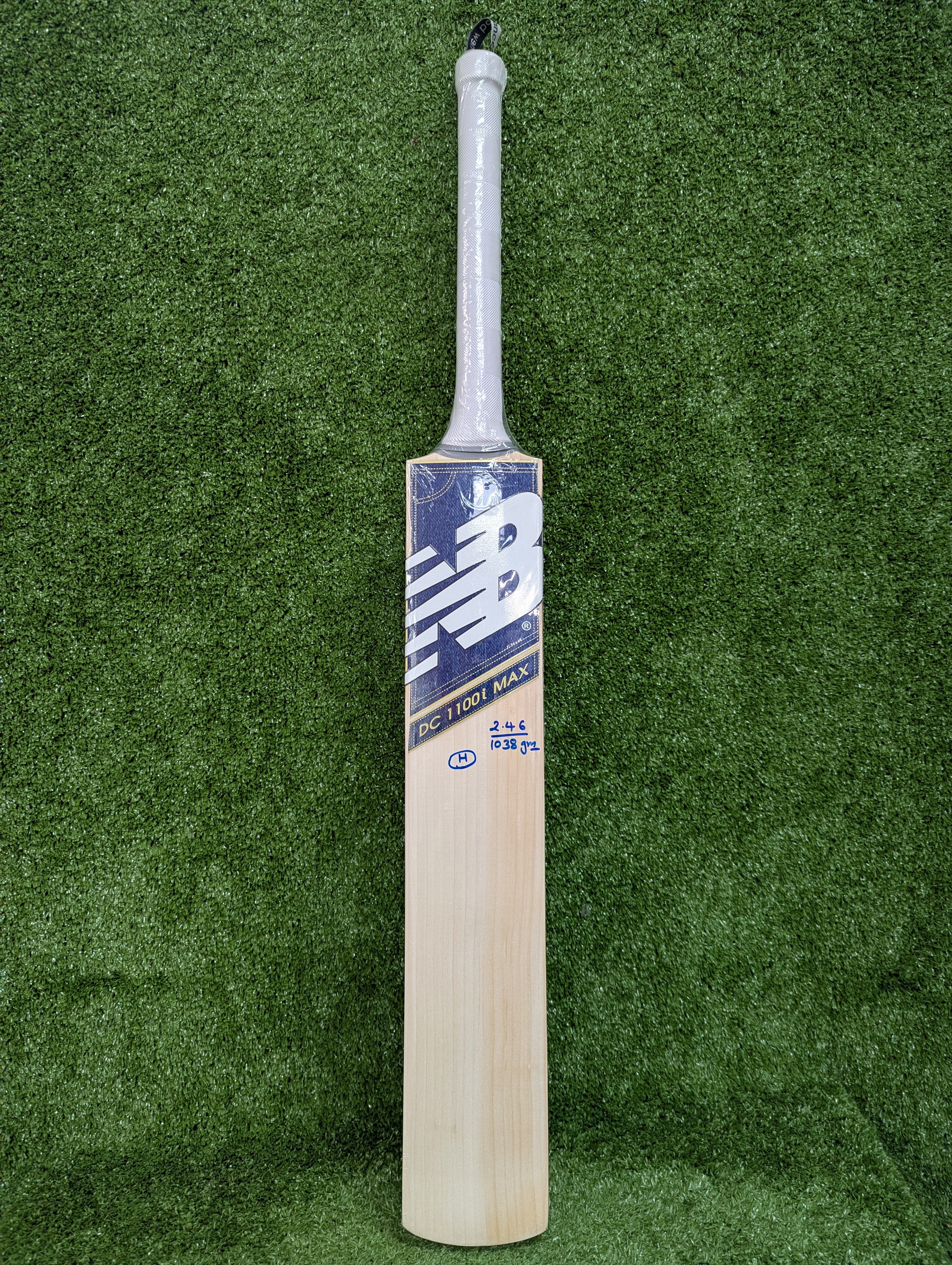 New Balance DC 1100i Max Youth Harrow English Willow Cricket Bat - Front