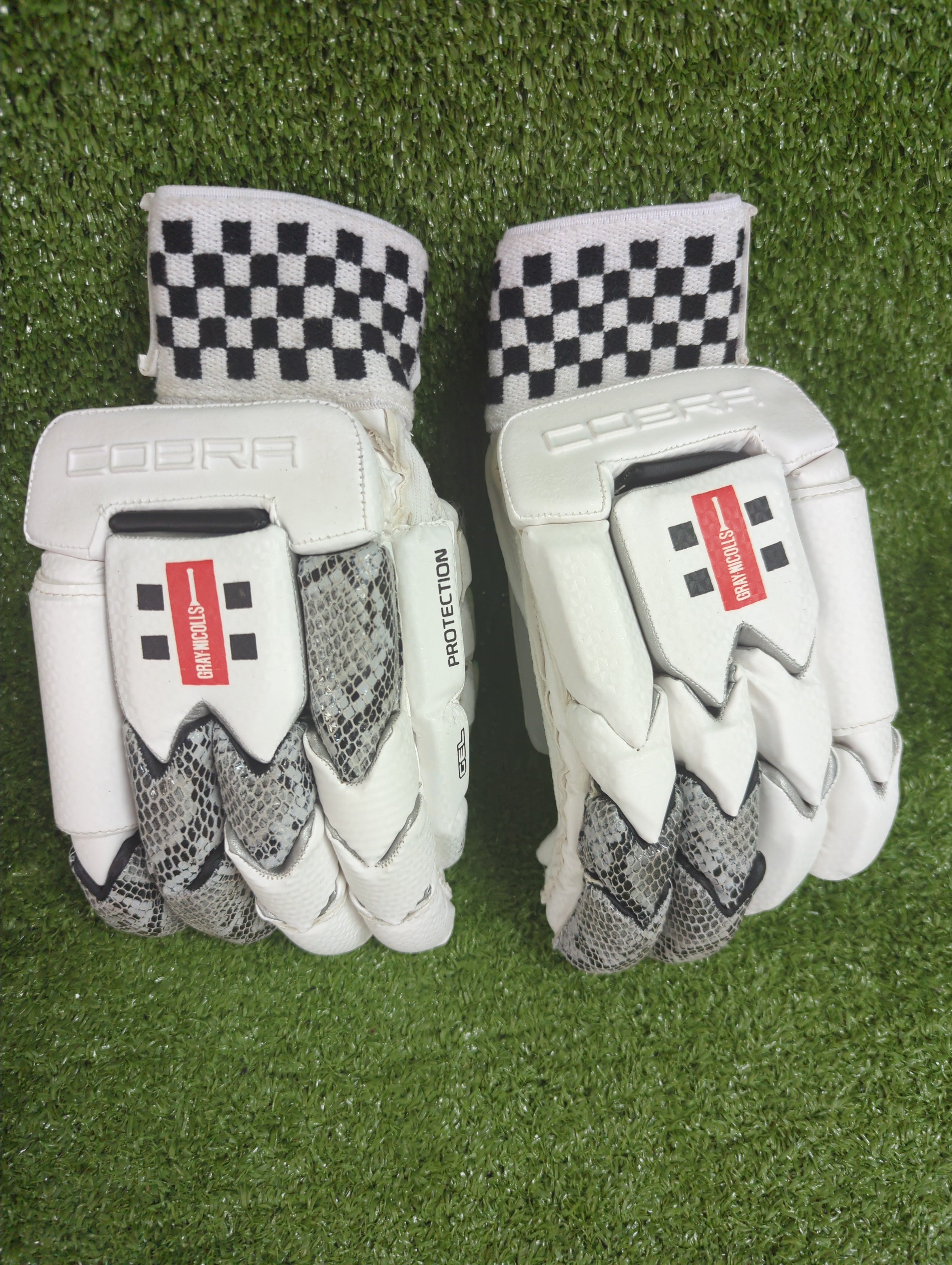 Close up of Fibreshield finger casing on Gray-Nicolls Cobra gloves