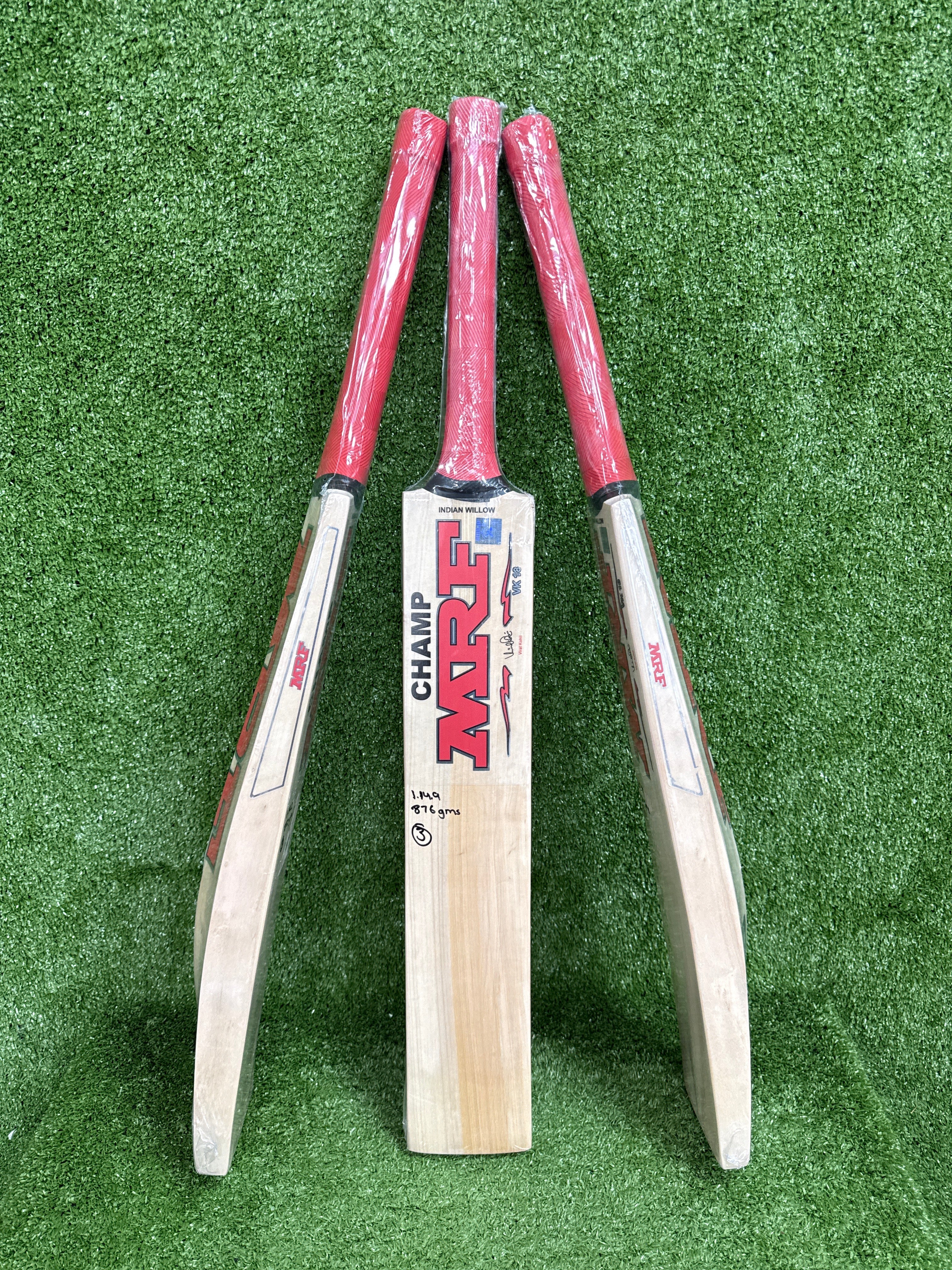 Side profile showing the mid-sweet spot of MRF VK18 junior bat