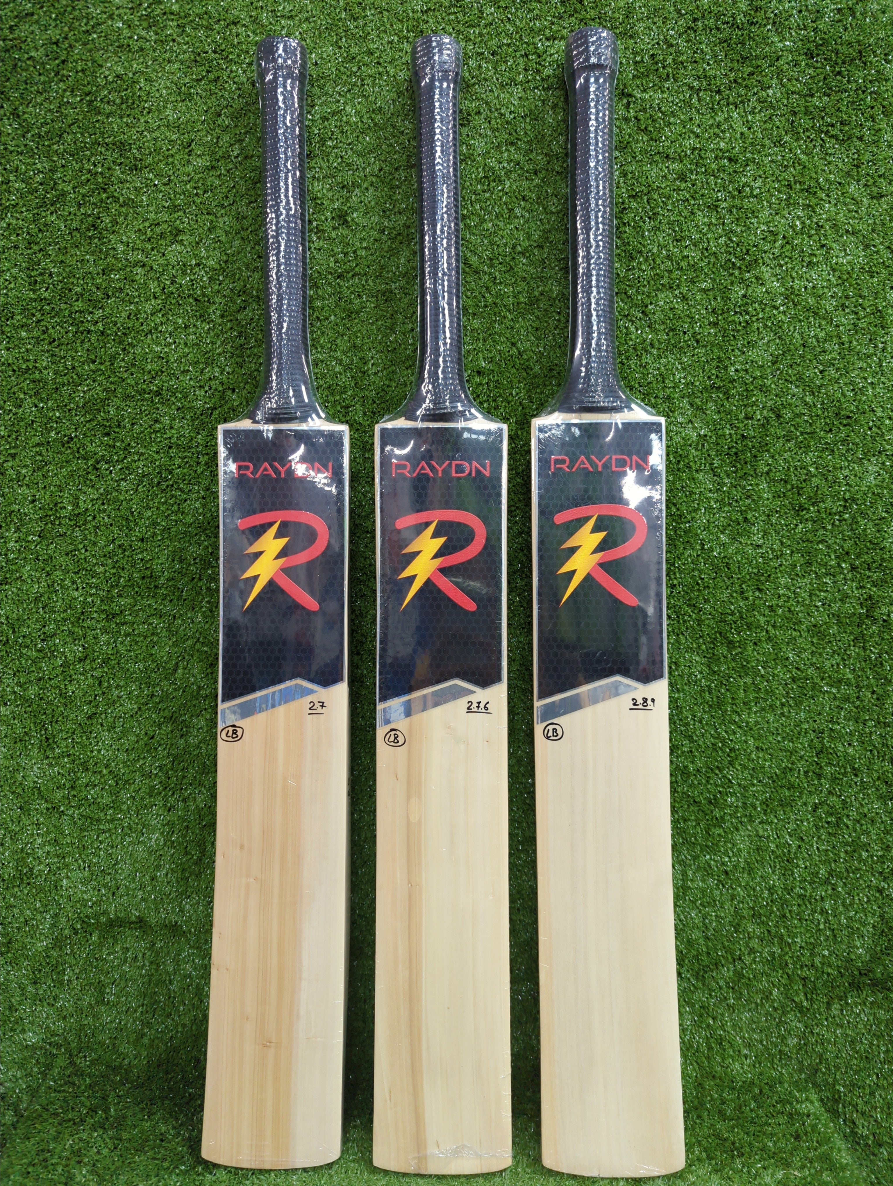 Front view of Raydn VK Profile Kashmir Willow bat with Long Blade design