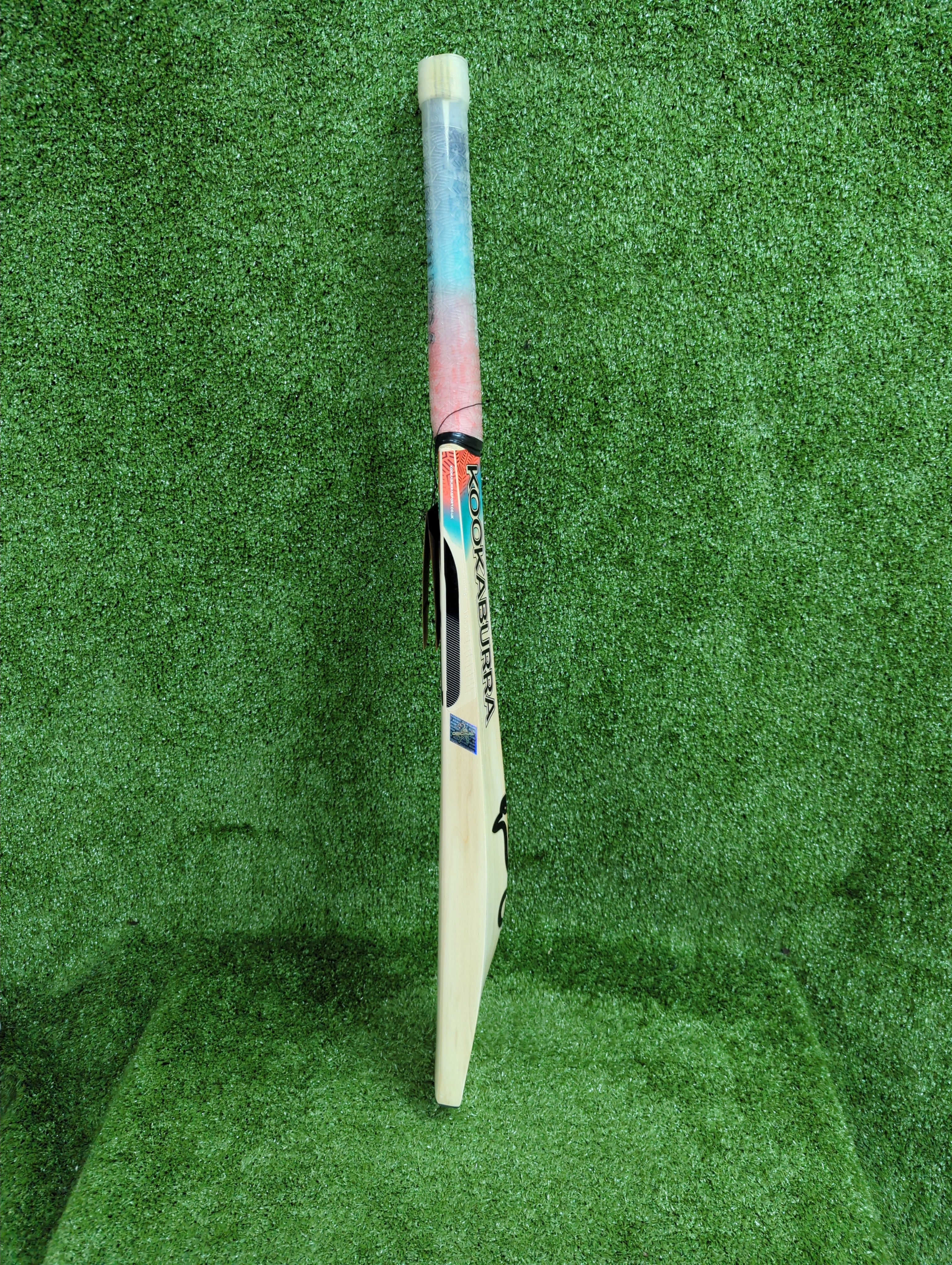 Kookaburra Aura 6.1 English Willow Cricket Bat