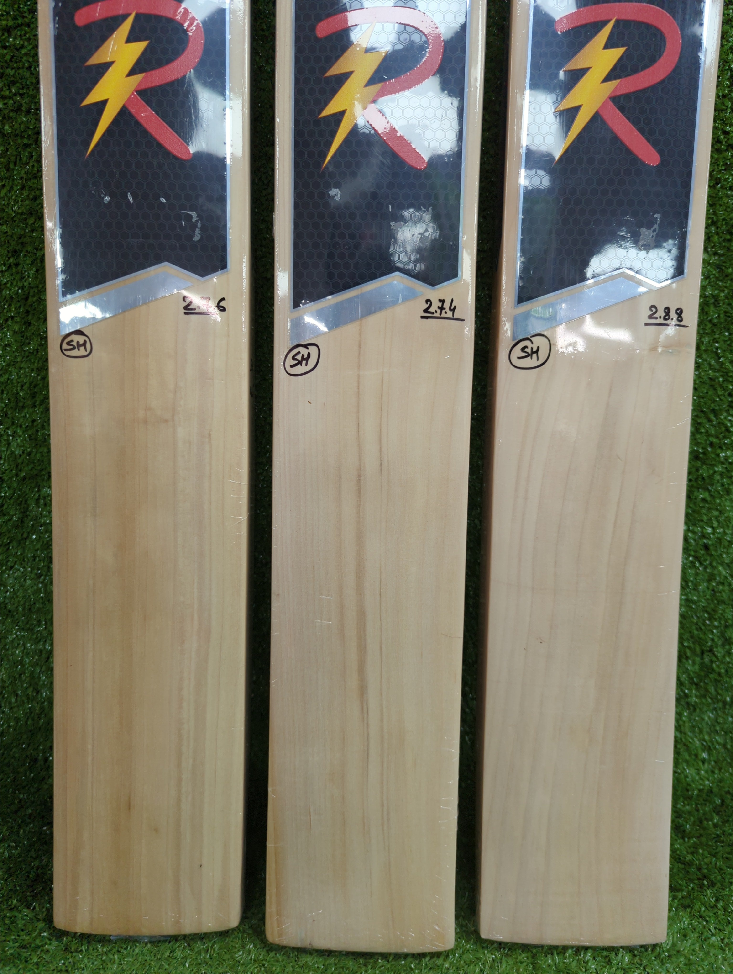 Raydn (Virat Kohli Profile) Kashmir Willow Light Weight Adult Tennis Ball Cricket Bat