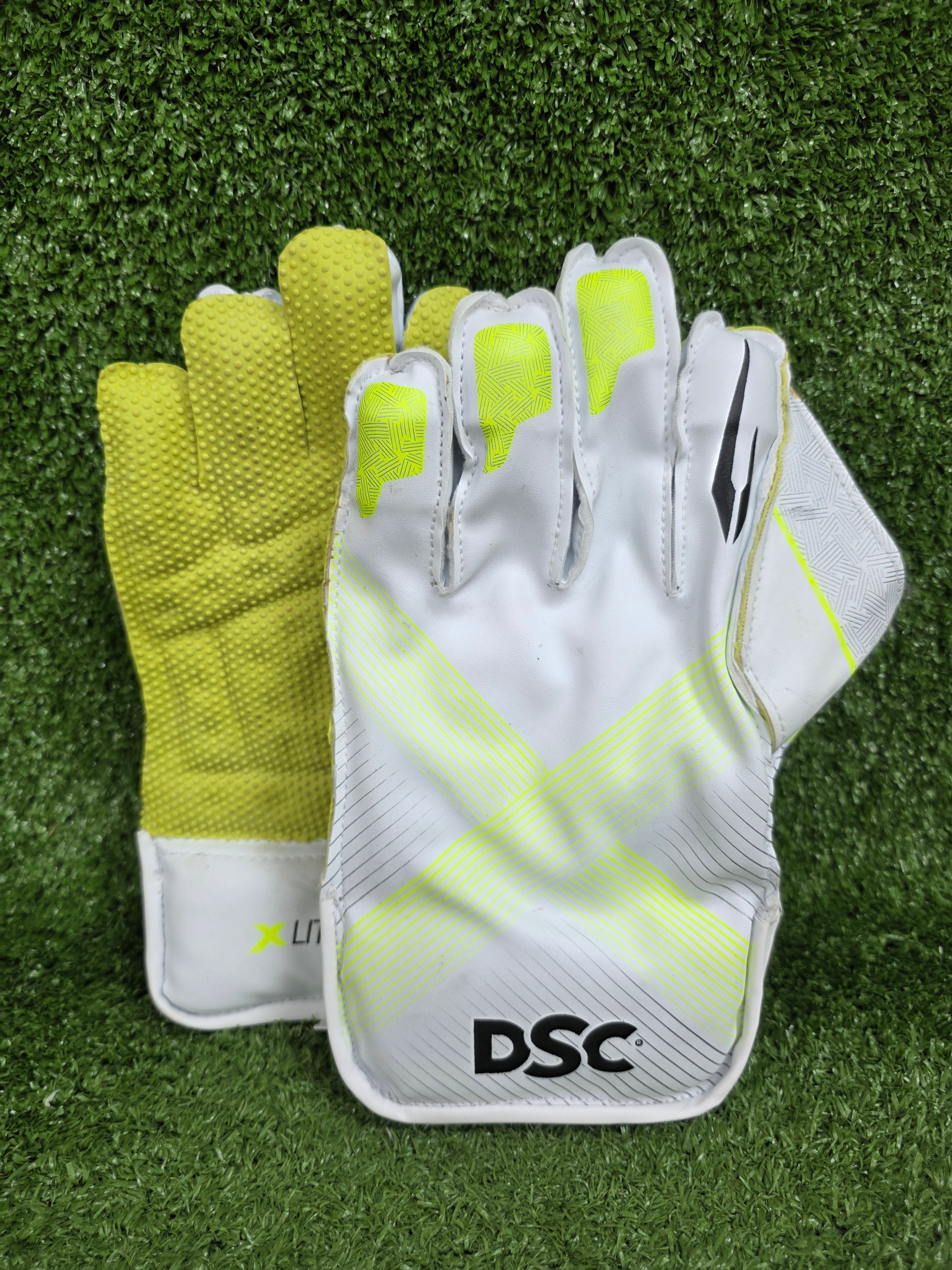 DSC Xlite 35 Junior / Youth Cricket Wicket Keeping Gloves