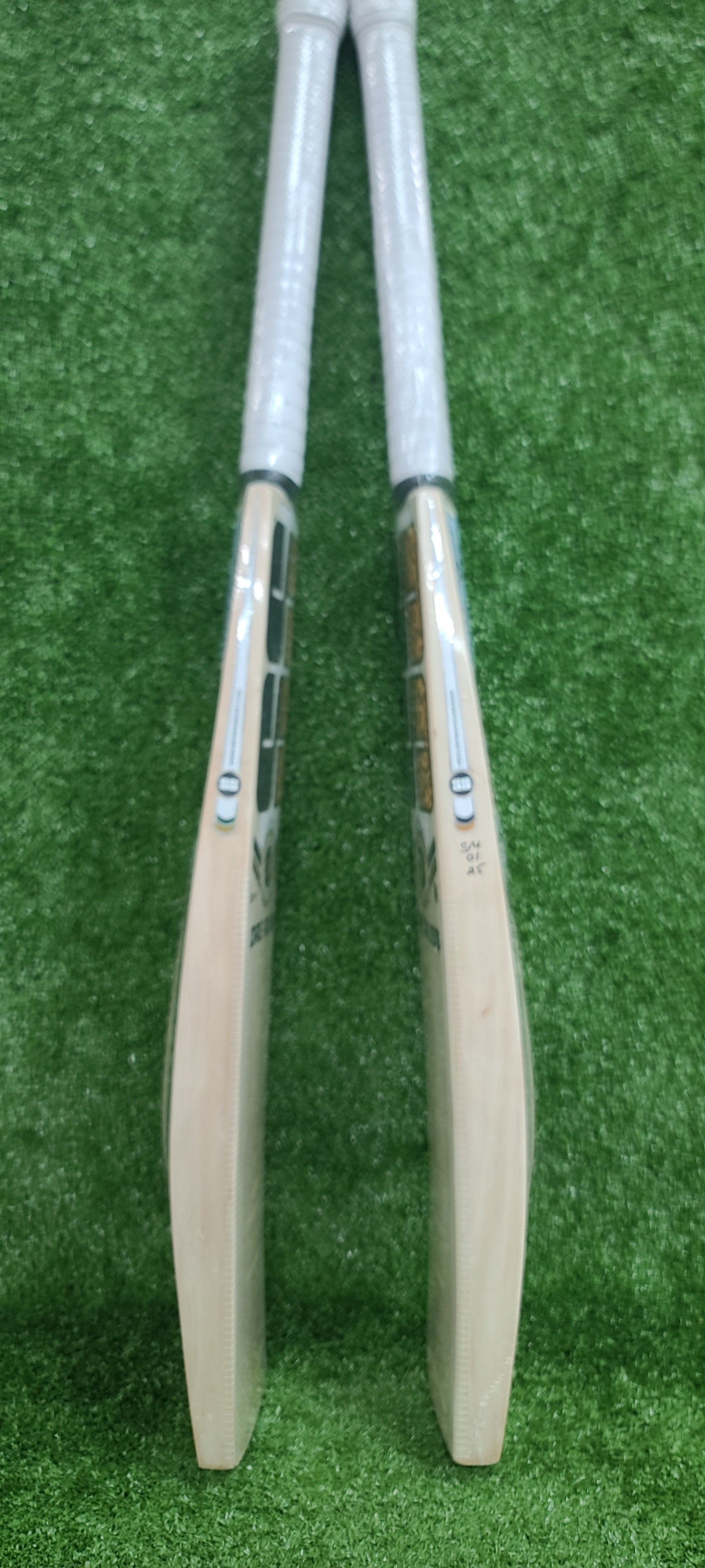 SS DRE RUSS (Andre Russell) Kashmir Willow Cricket Bat by SS - side view - TopCricketStore