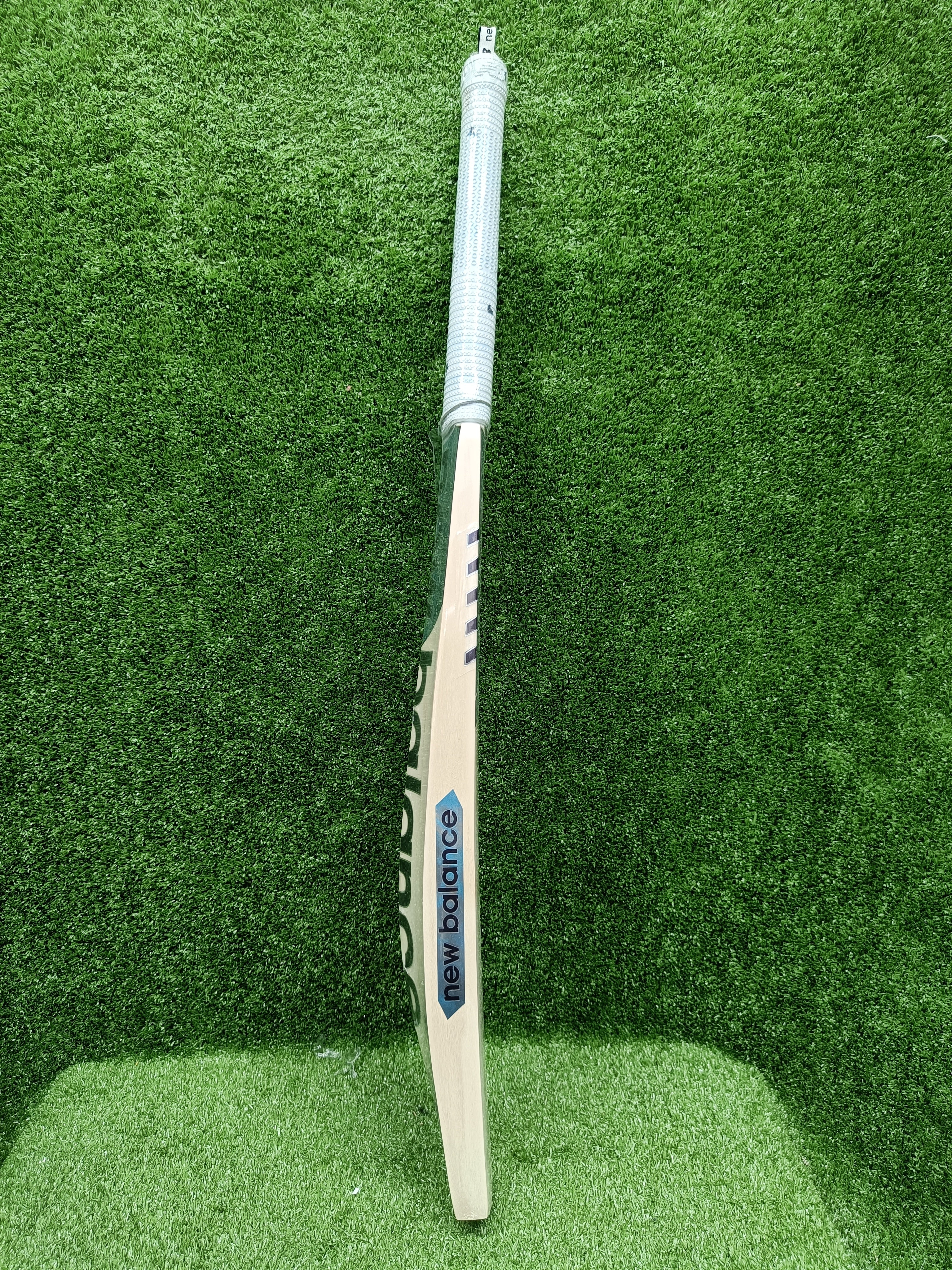 NB DC 1040 English Willow Cricket Bat