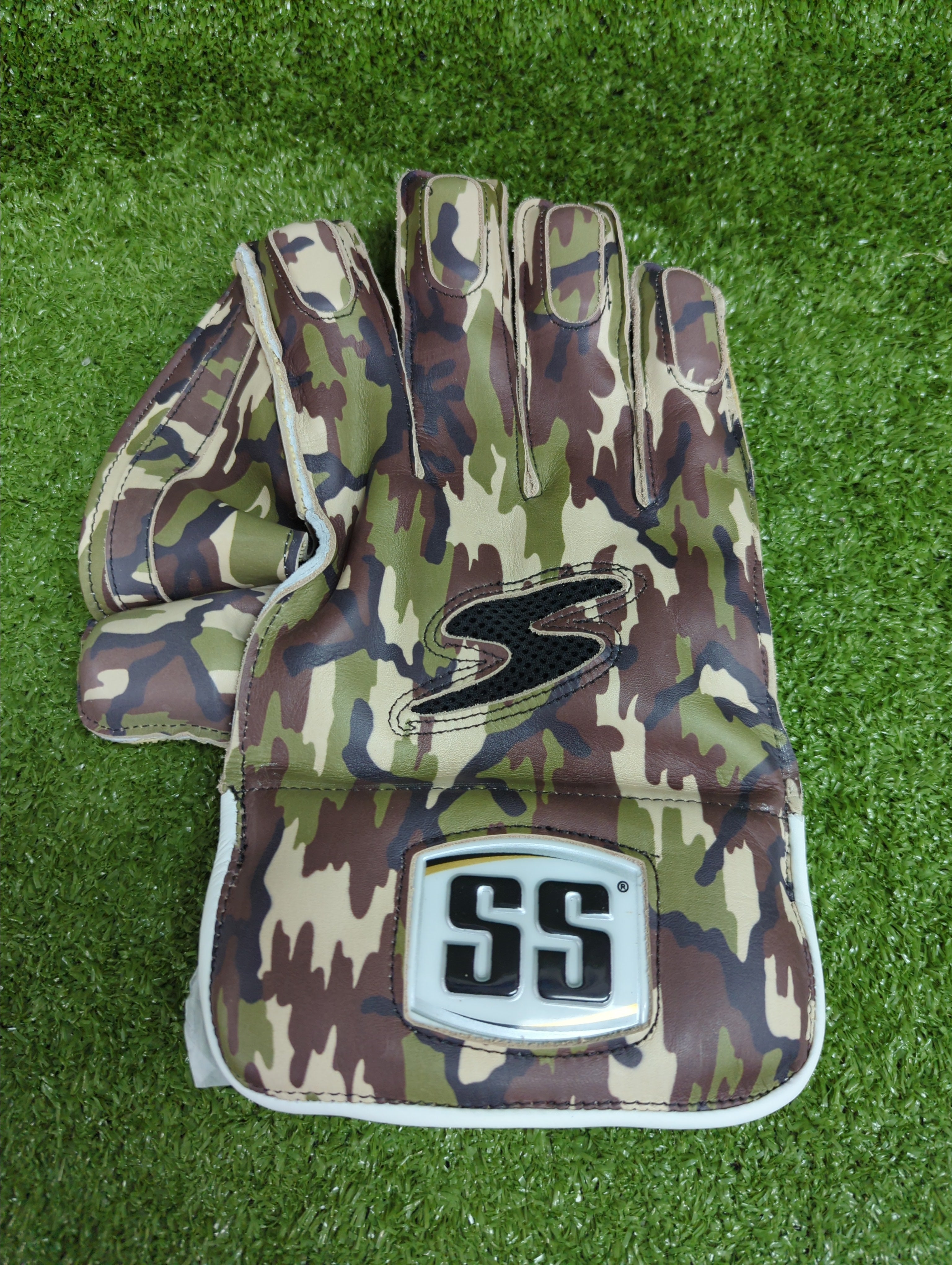 SS Players Cricket Wicket Keeping Gloves (Green Camo)