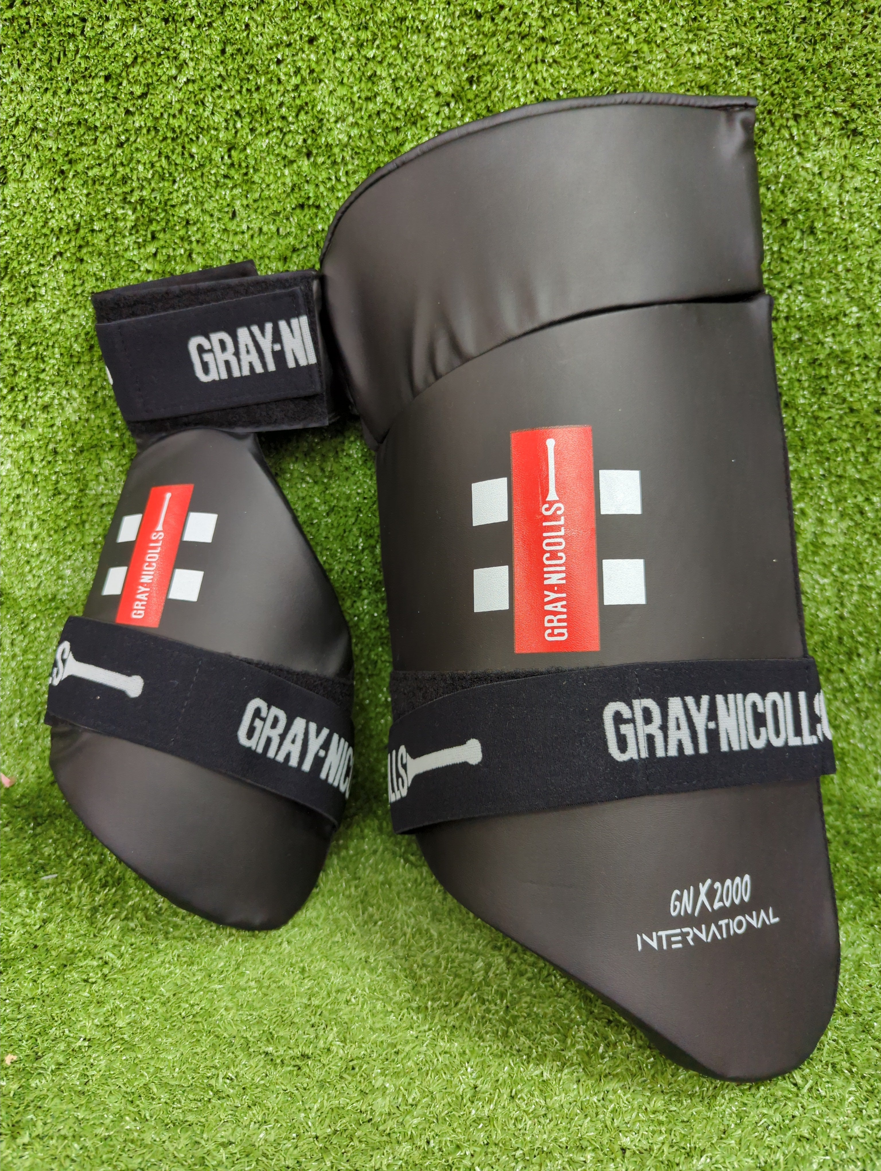 Gray-Nicolls X2000 International Black Adult Cricket Thigh Guard GN