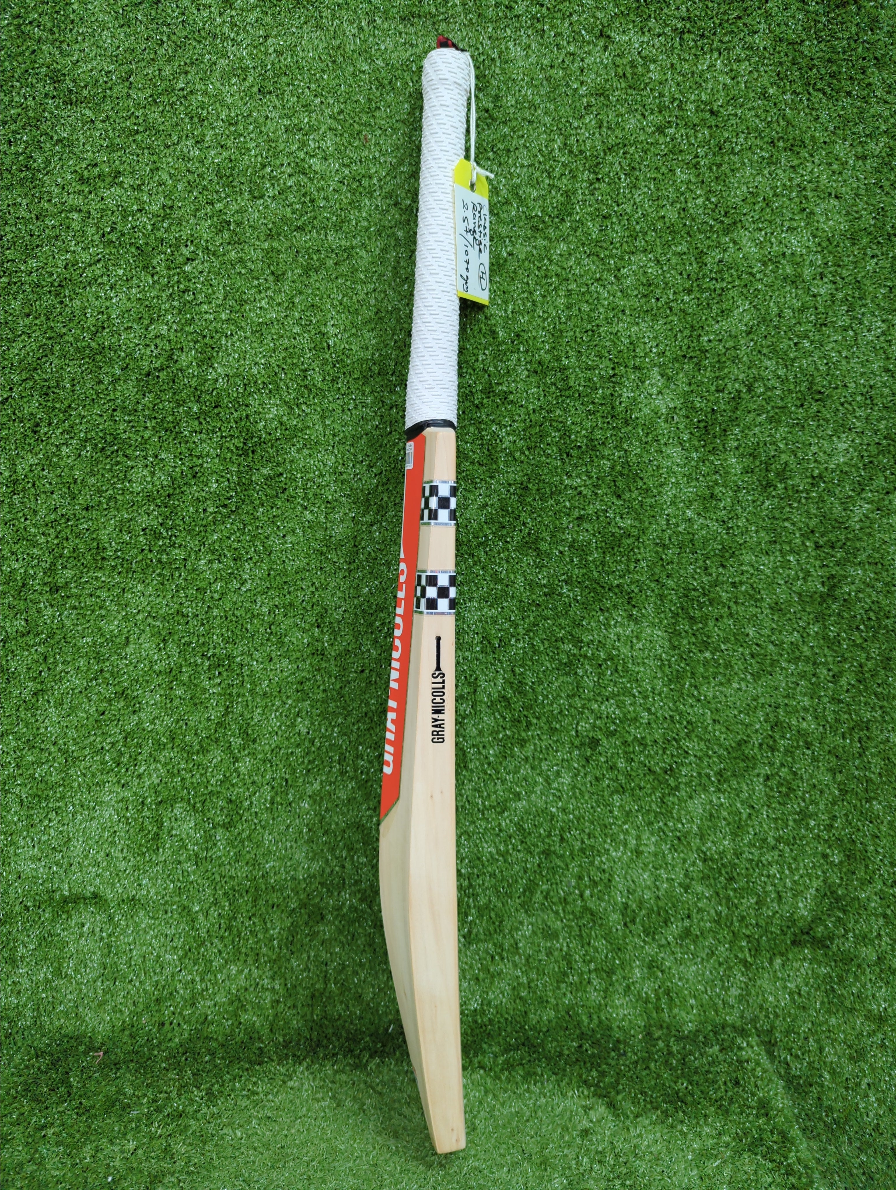 Gray-Nicolls Classic Prestige Range Youth Harrow English Willow Cricket Bat - View 4