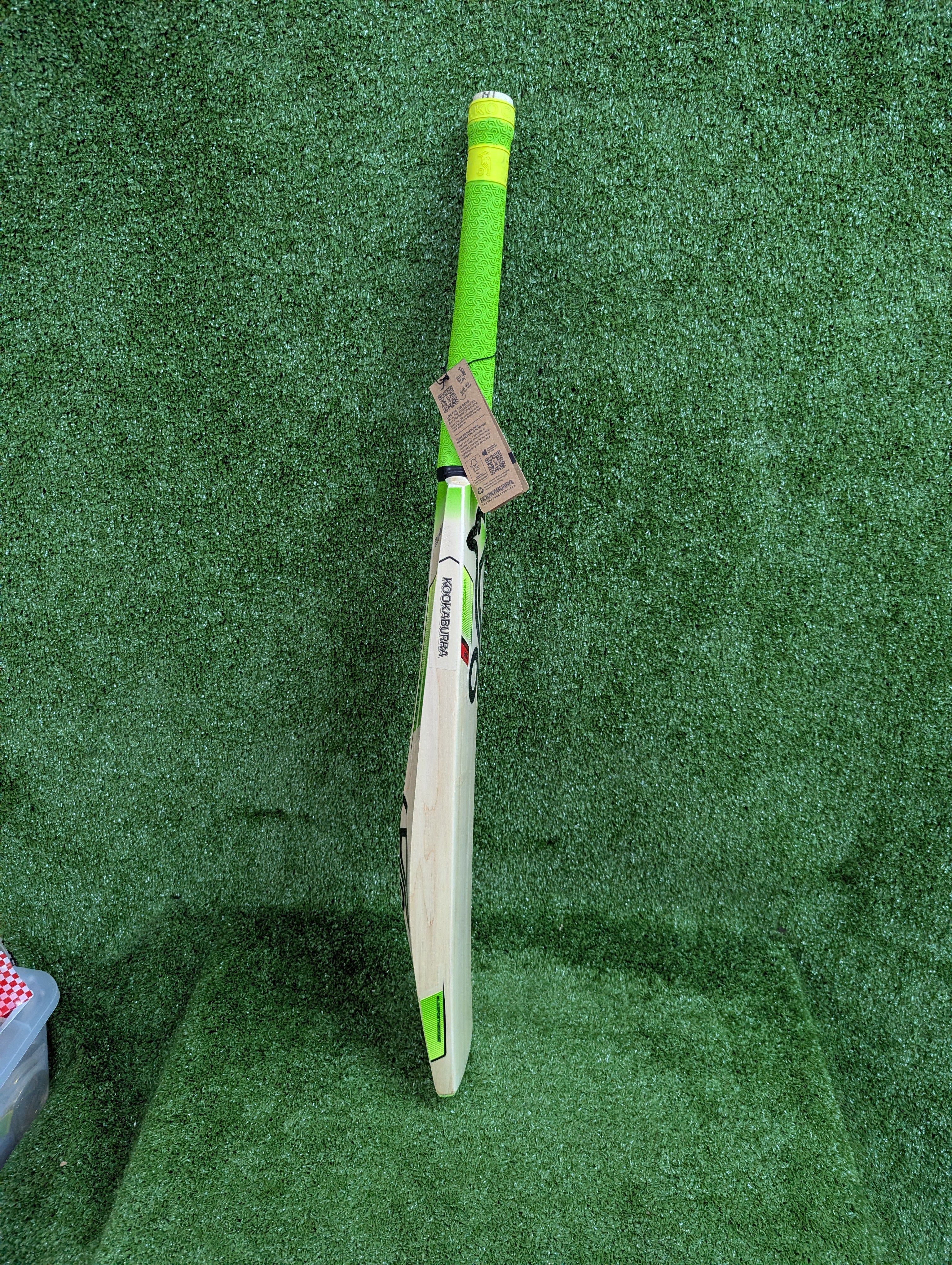Kookaburra Big Kahuna English Willow Cricket Bat