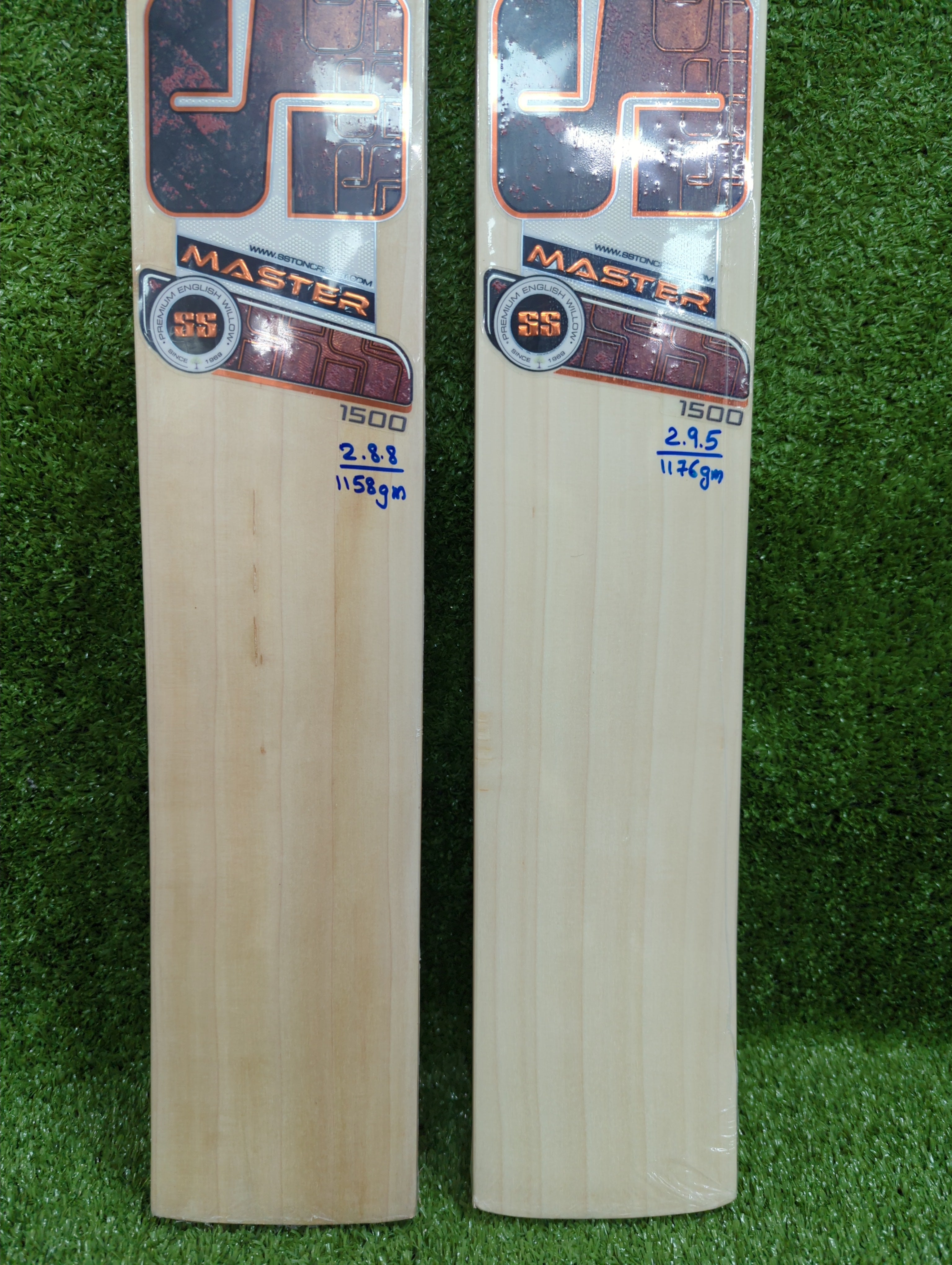 SS Master 1500 English Willow Cricket Bat - Short Handle SS