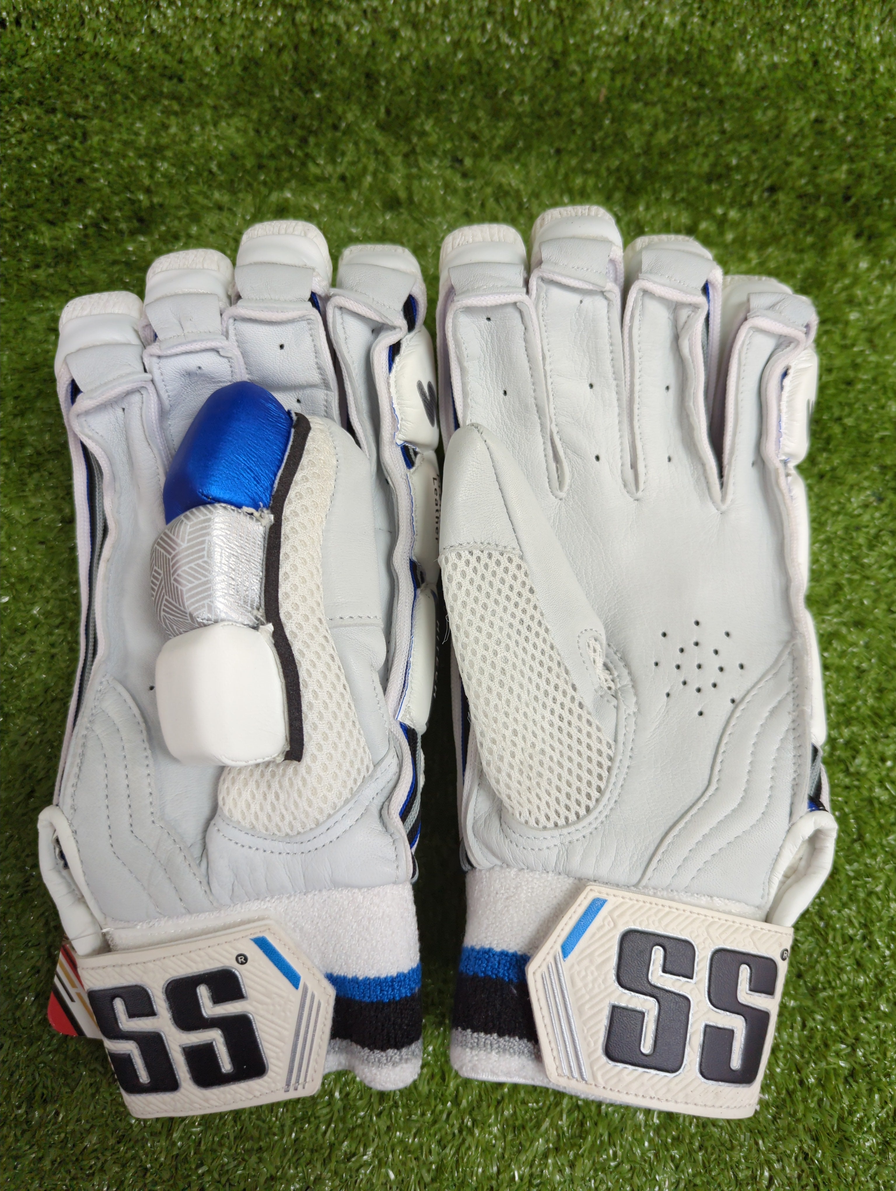 SS Hitech Adult Cricket Batting Gloves
