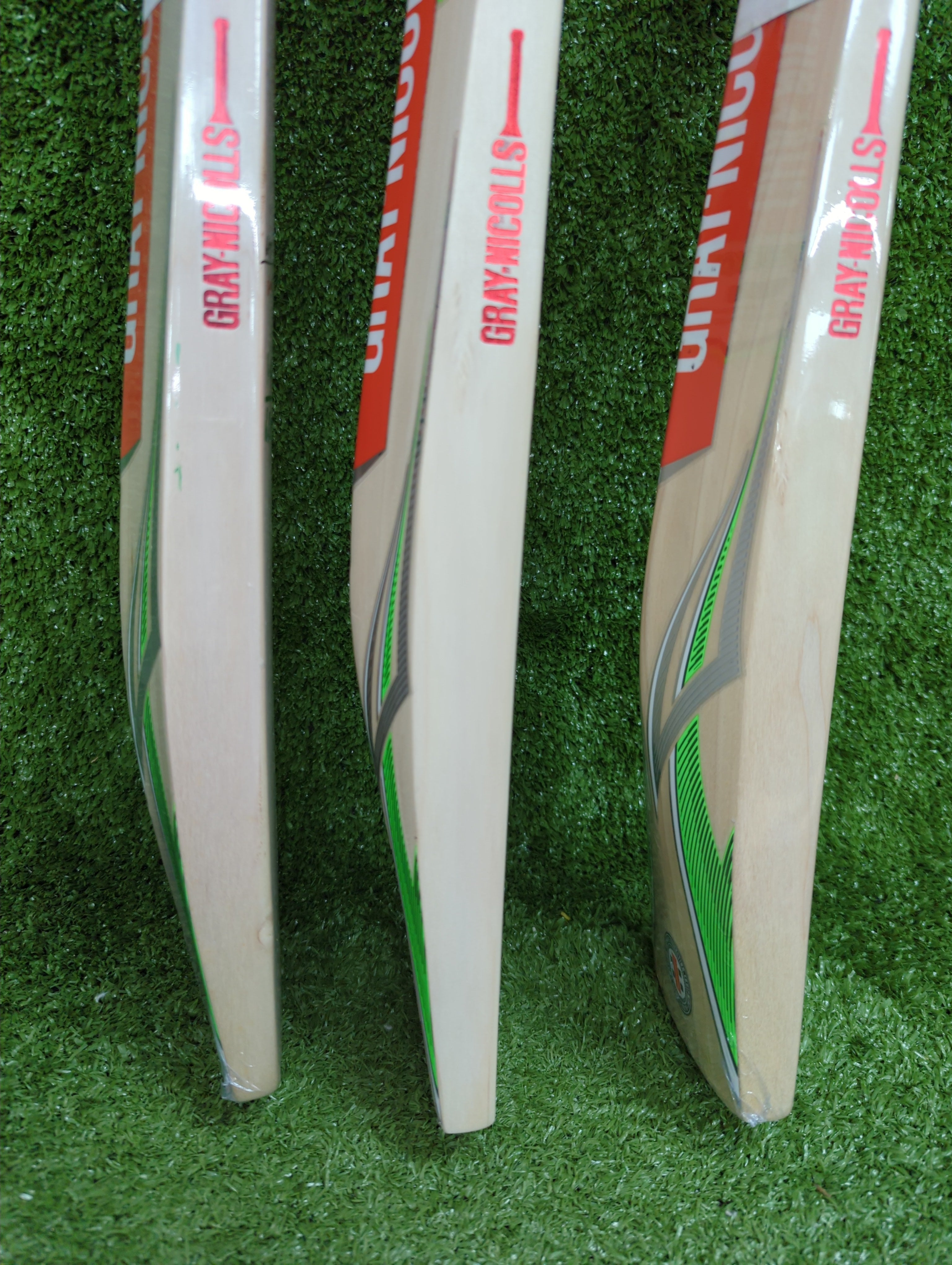 Gray-Nicolls GN5 HyperNova Junior / Youth Limited Edition English Willow Cricket Bat
