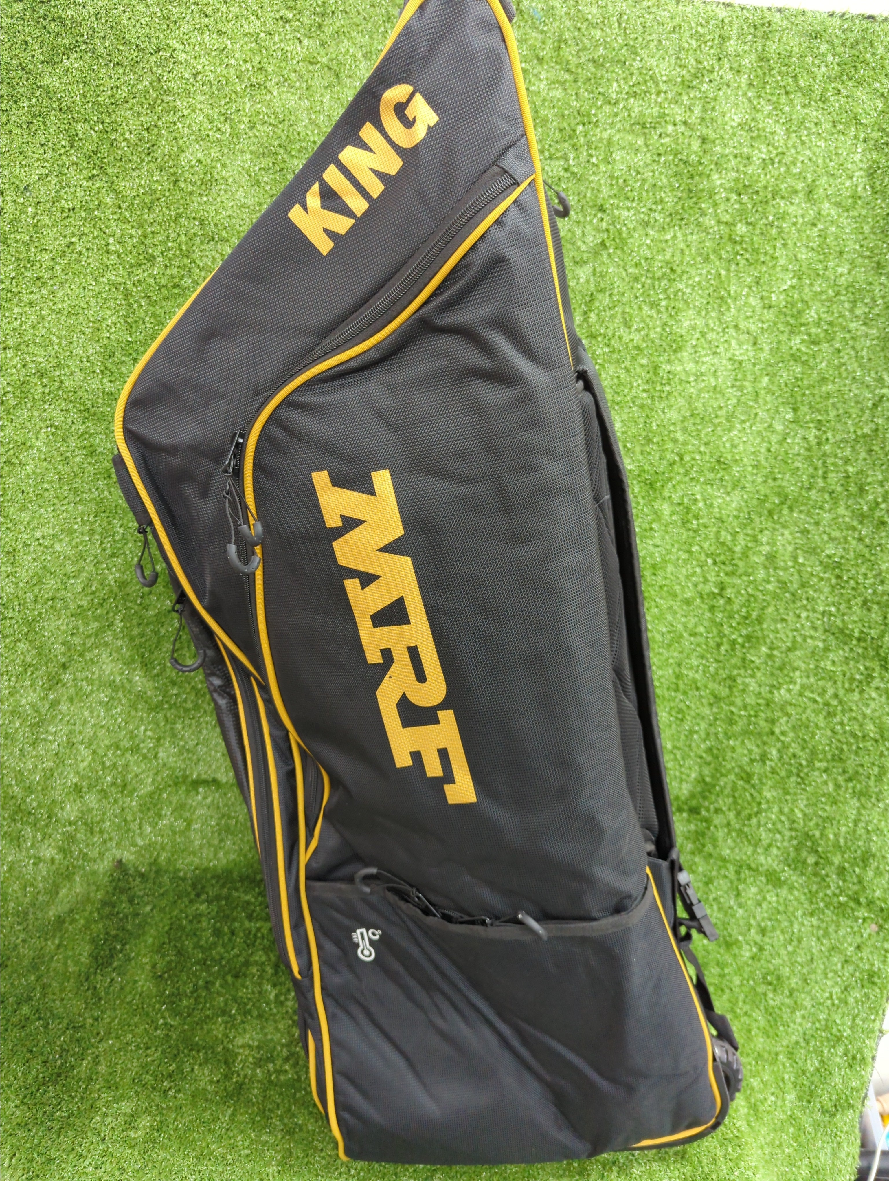 MRF Genius King Duffle Wheelie