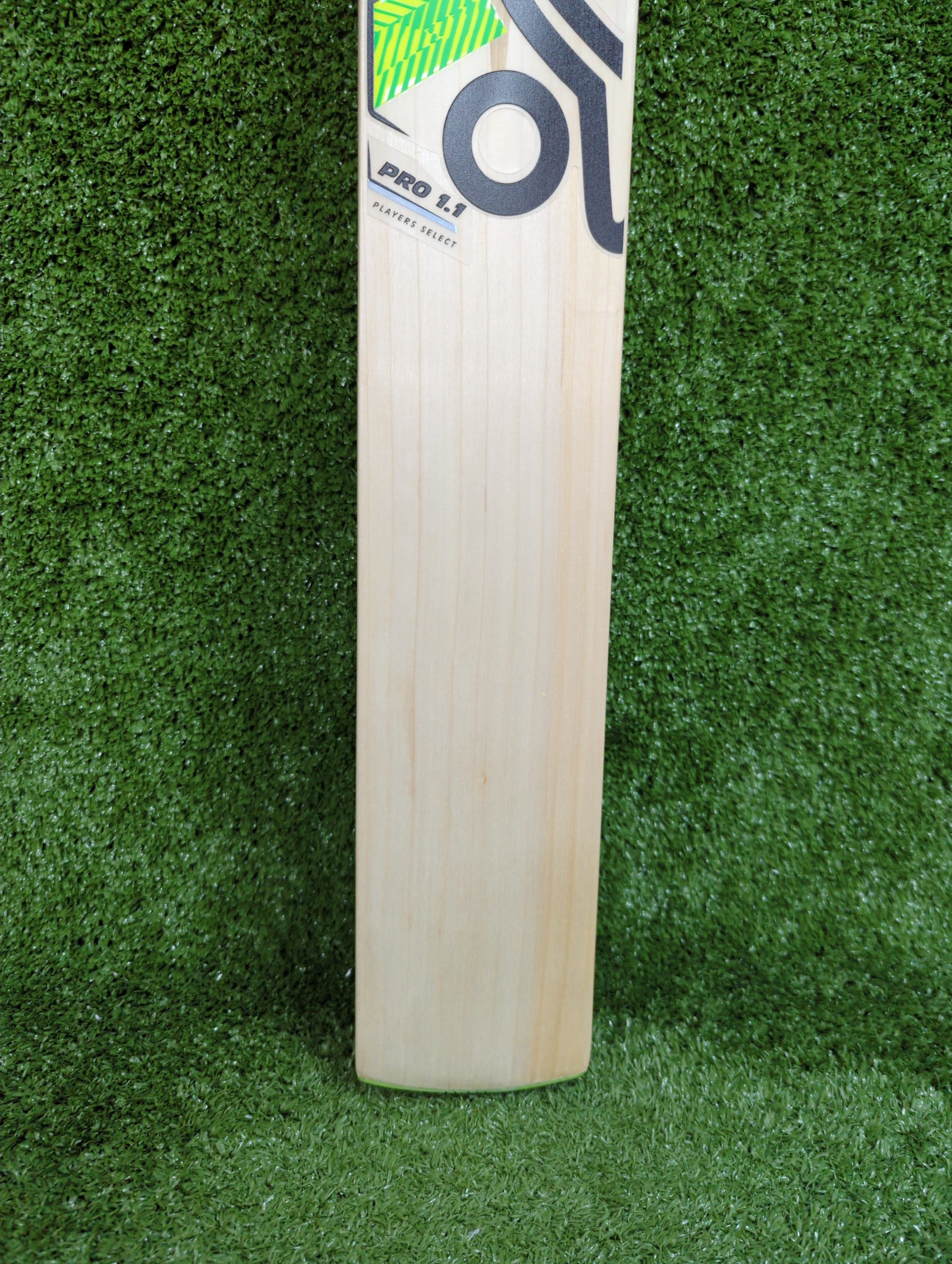 Kookaburra Kahuna Pro 1.1 Players Select Edition Junior / Youth English Willow Cricket Bat by Kookaburra - side view - TopCri