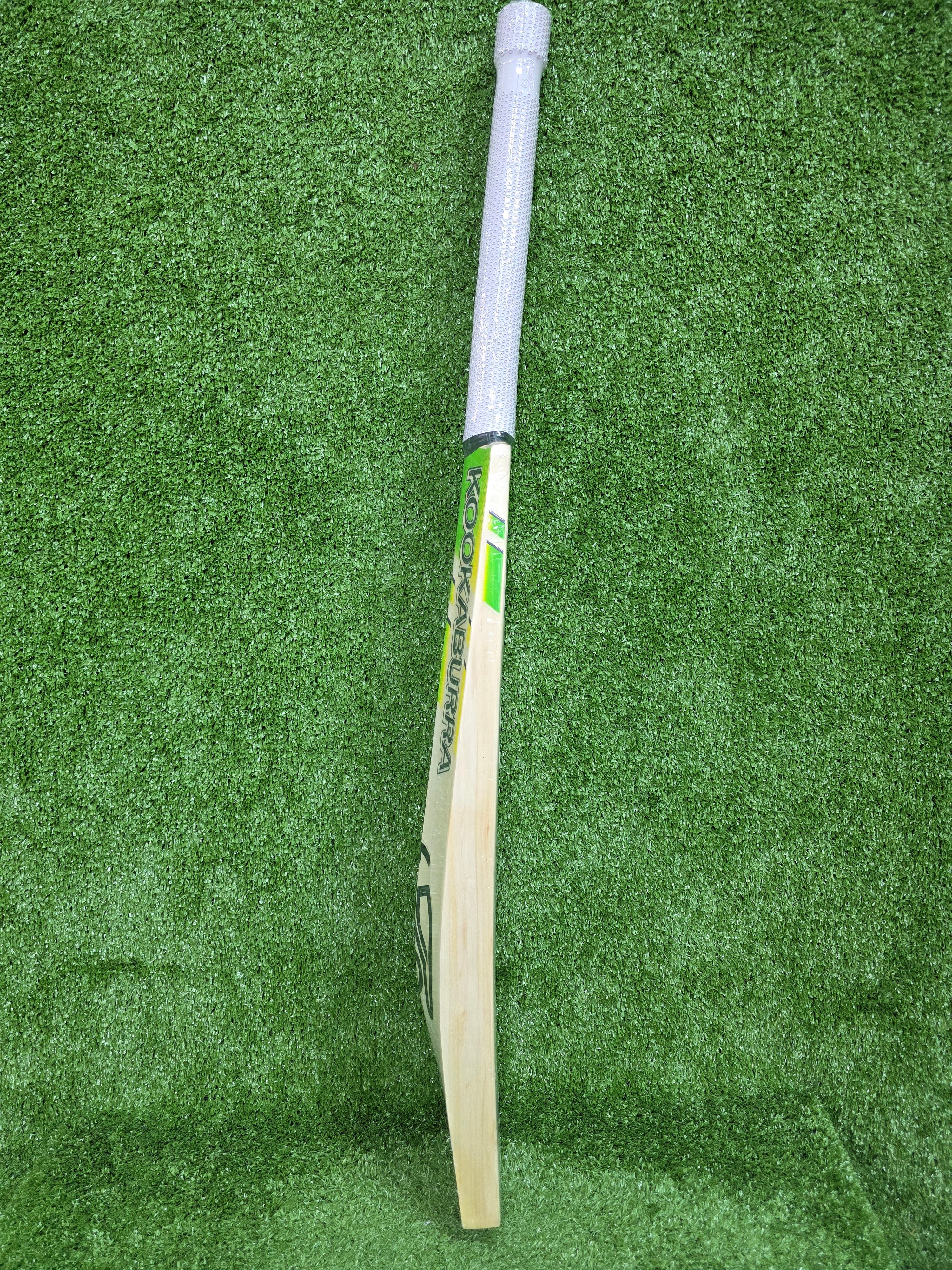 Kookaburra Kahuna Pro 3.0 Grade 3 English Willow Cricket Bat - Short Handle