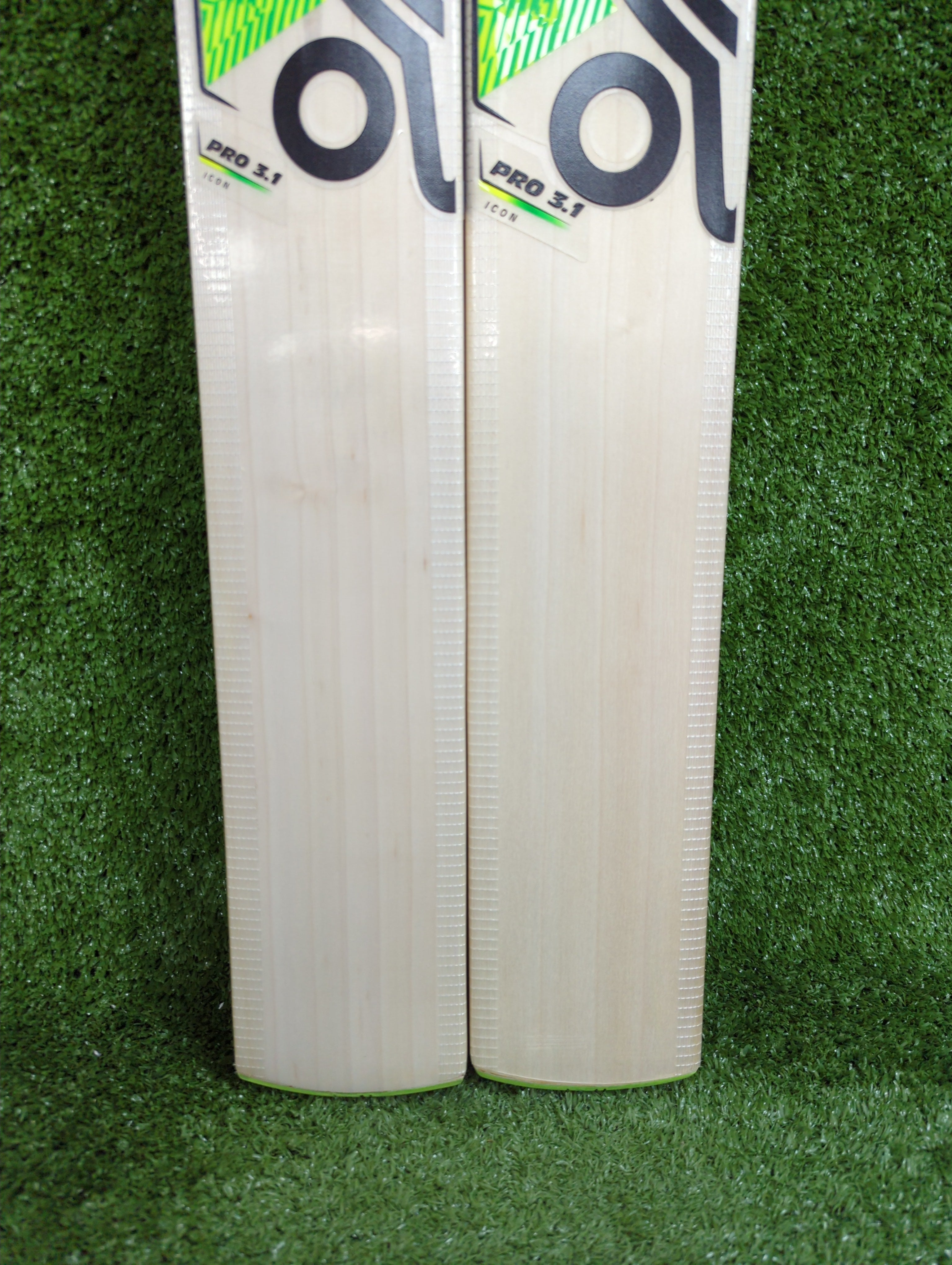 Kookaburra Kahuna Pro 3.1 Icon Junior / Youth English Willow Cricket Bat by Kookaburra - side view - TopCricketStore