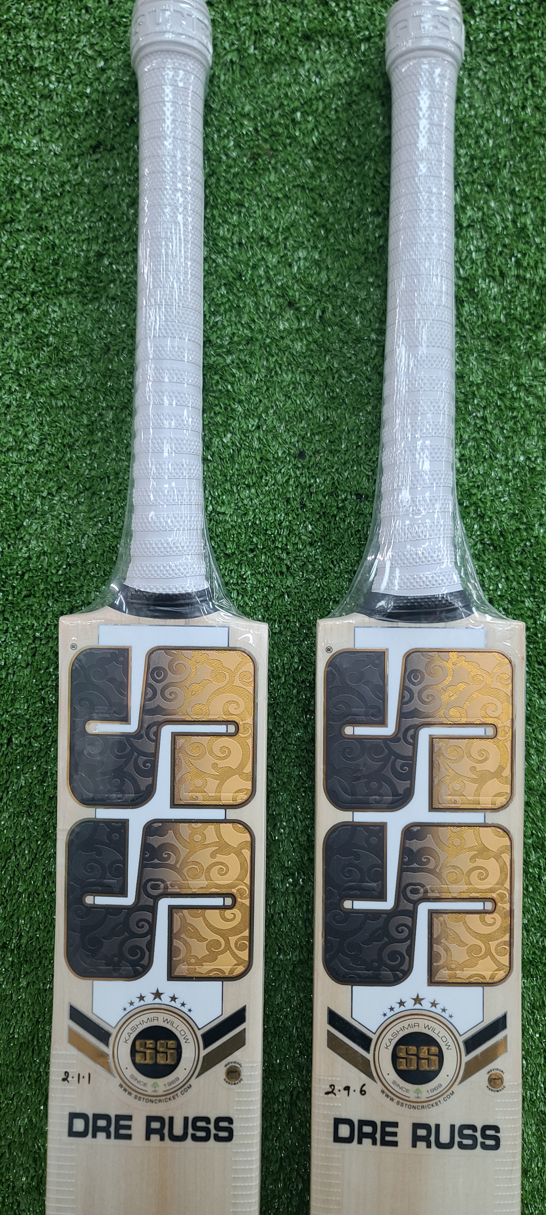 SS DRE RUSS (Andre Russell) Kashmir Willow Cricket Bat by SS - close-up detail - TopCricketStore