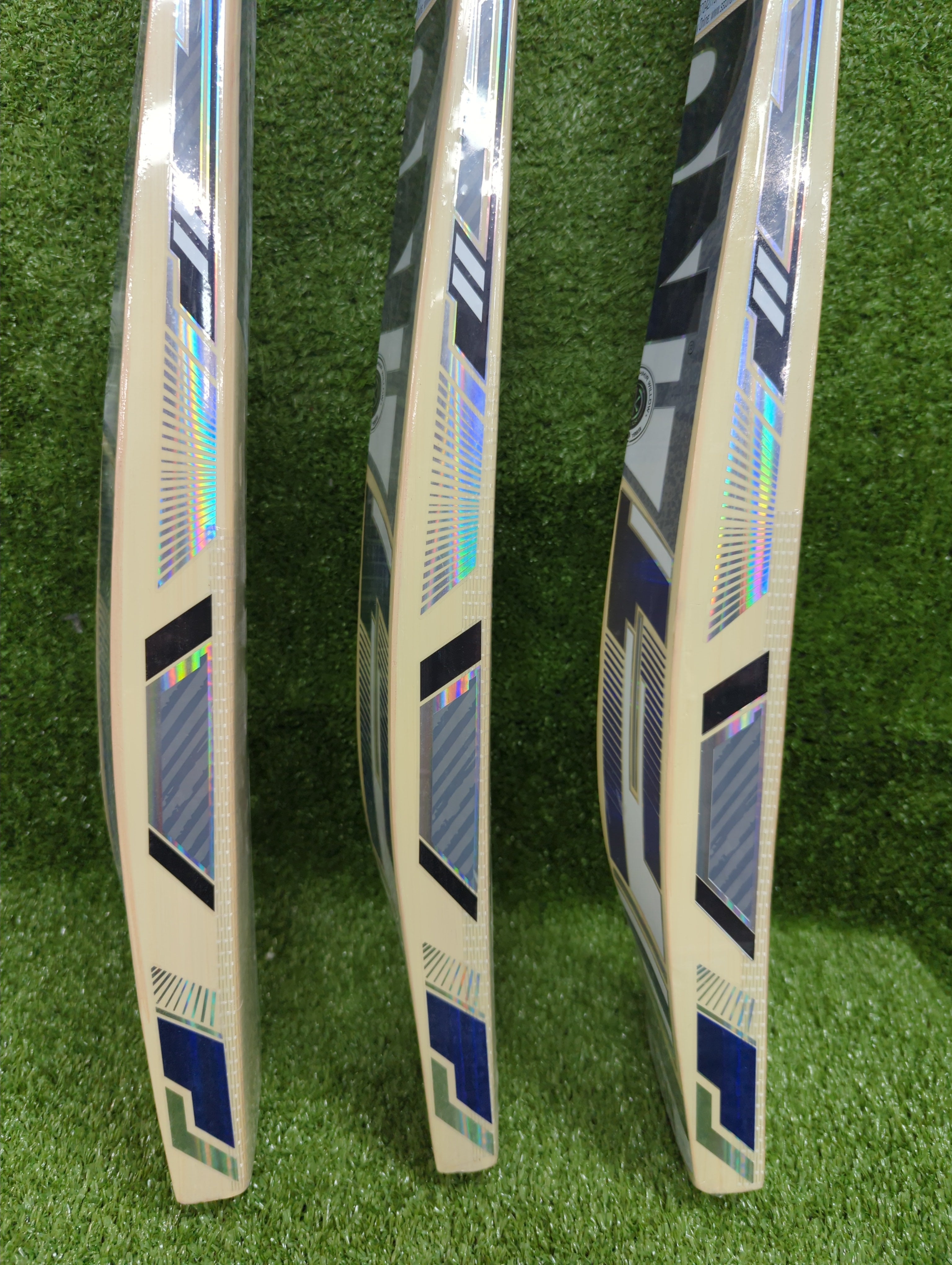 SS TON Super Kashmir Willow Cricket Bat by SS - close-up detail - TopCricketStore