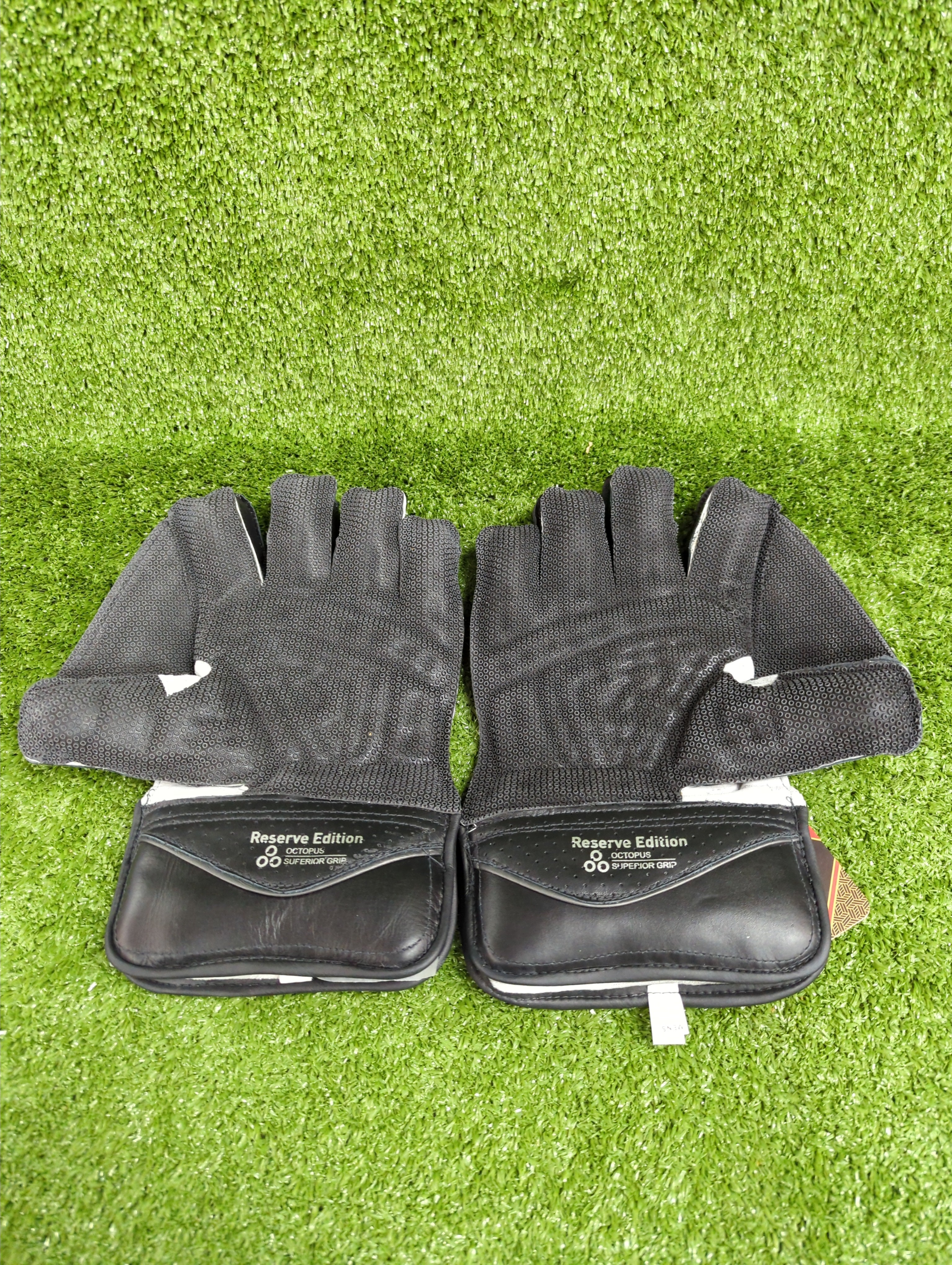 SS Reserve Edition Adult Wicket Keeping Gloves (Black)