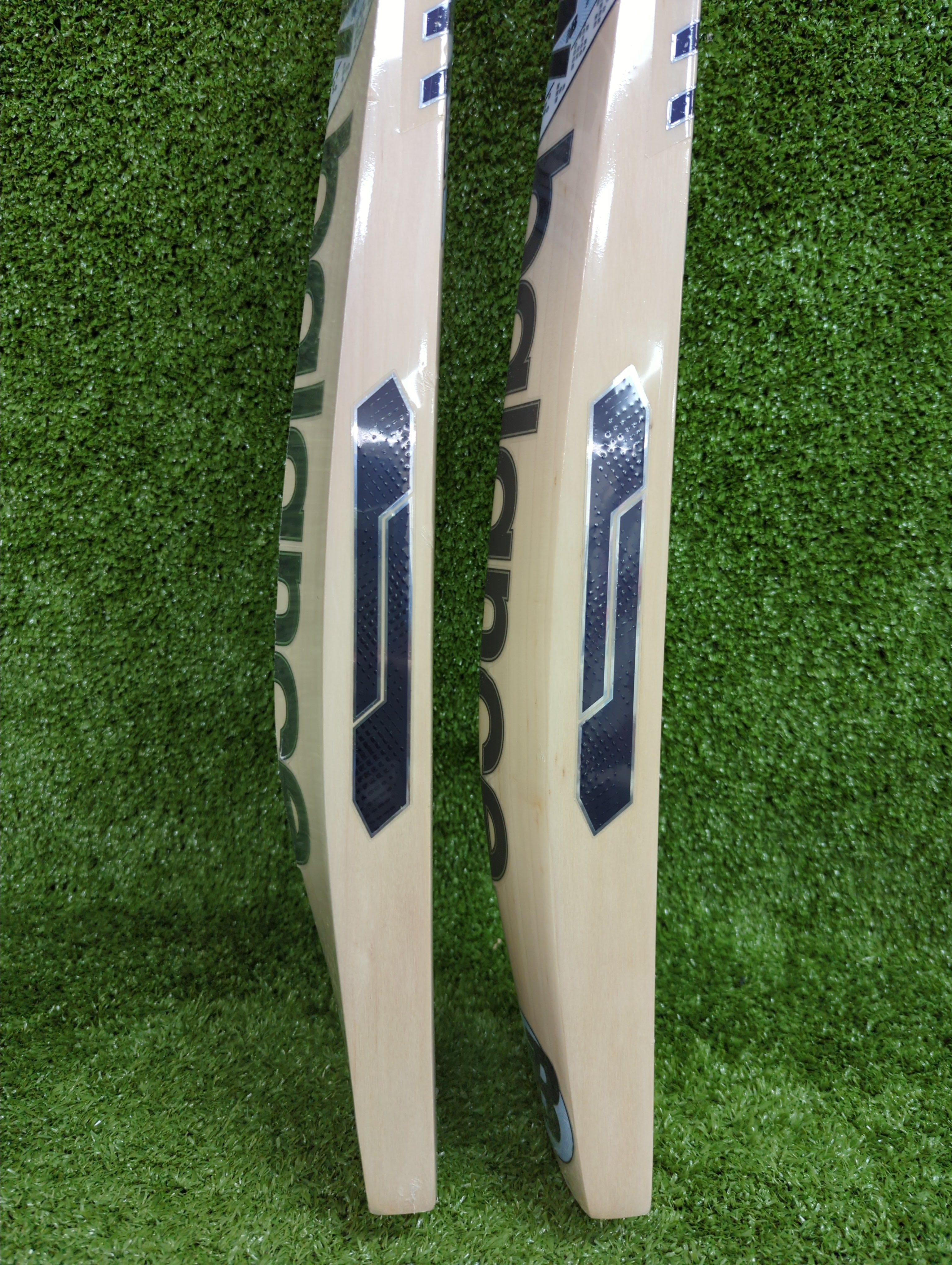 NB TC 700I Pro Adult English Willow Cricket Bat
