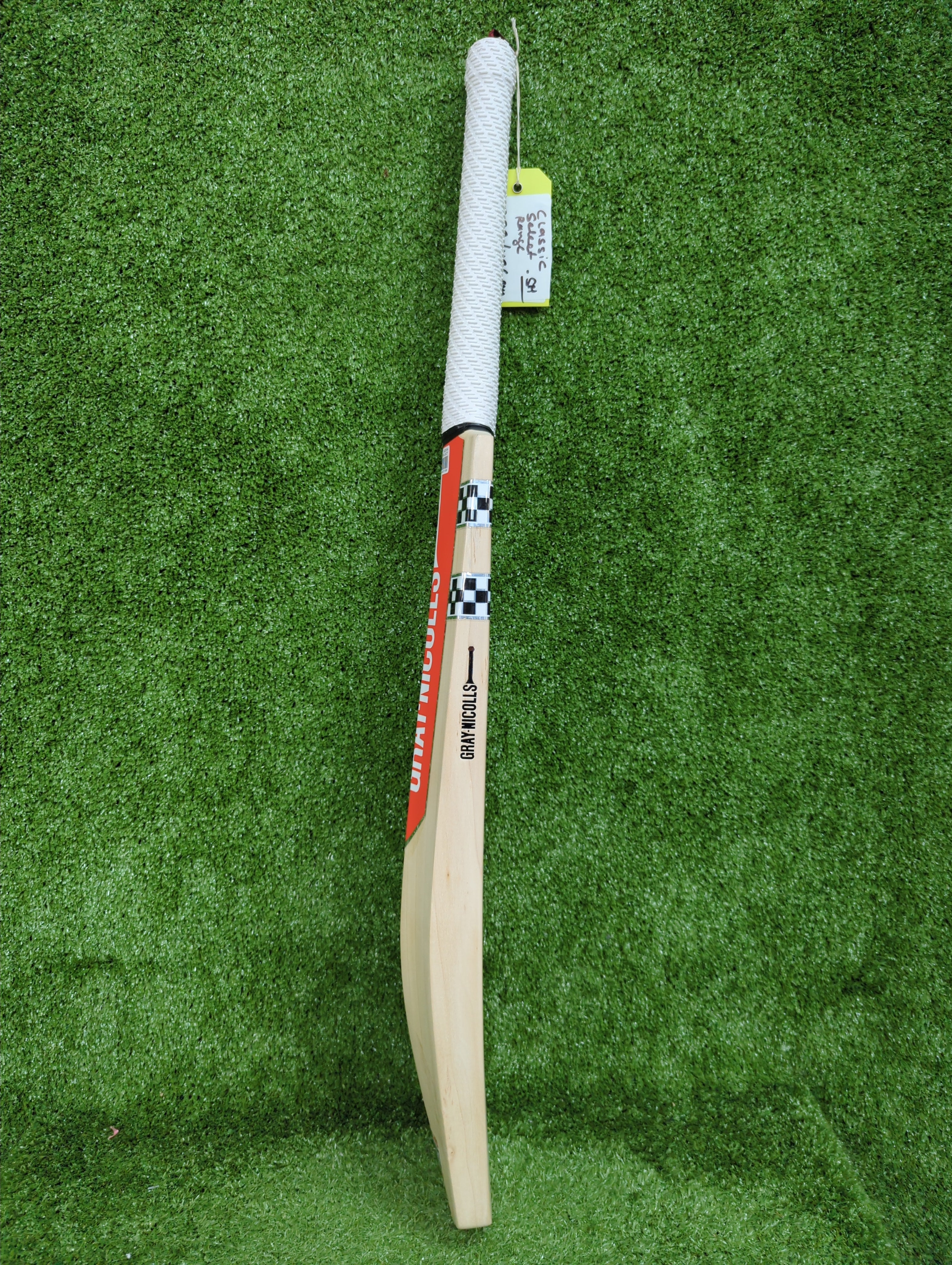 Gray-Nicolls Classic Select Range Adult English Willow Cricket Bat - View 4