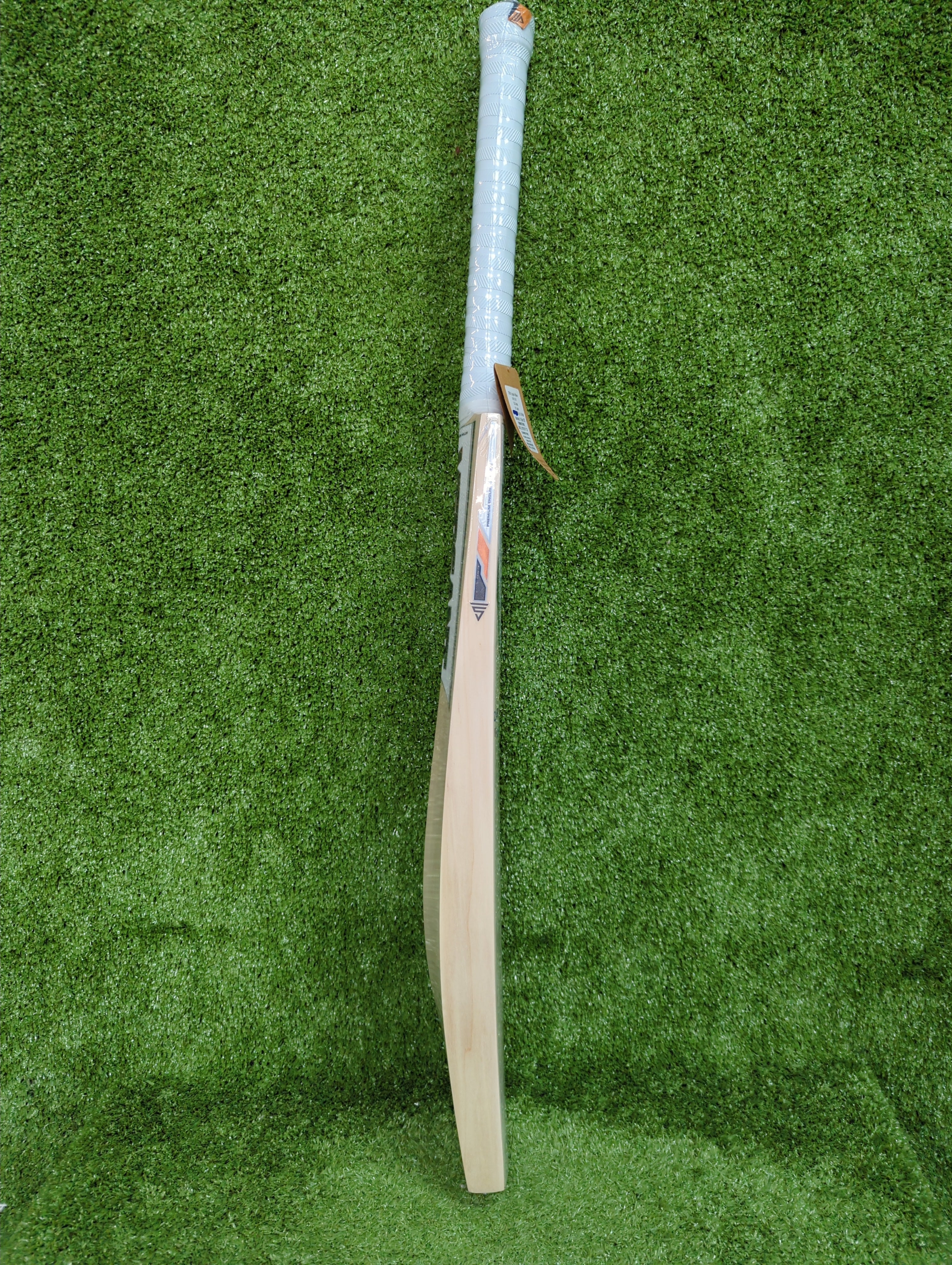 Versant OG English Willow Cricket Bat - close-up detail - TopCricketStore