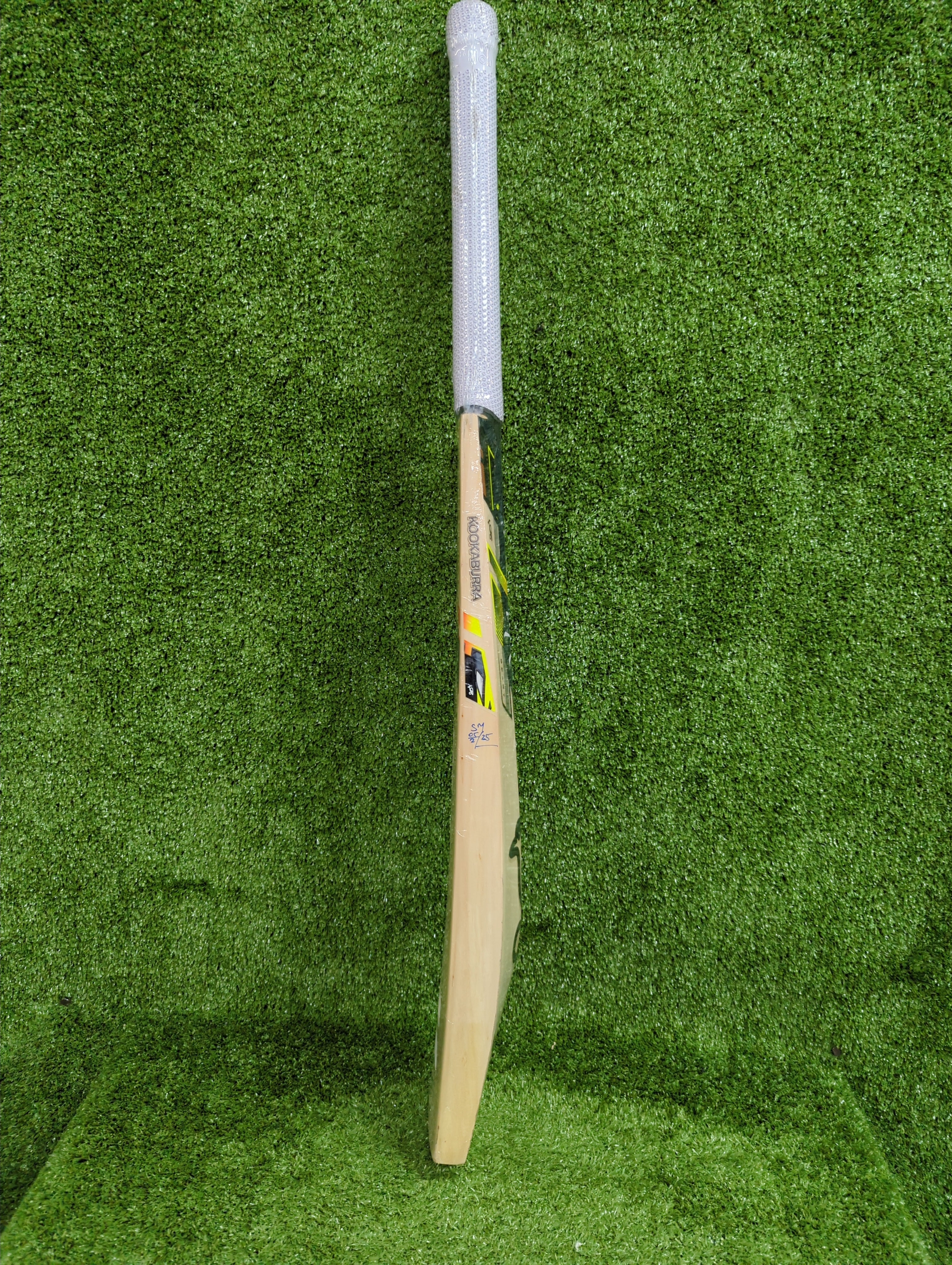 Kookaburra Beast Pro 2.0 English Willow Cricket Bat