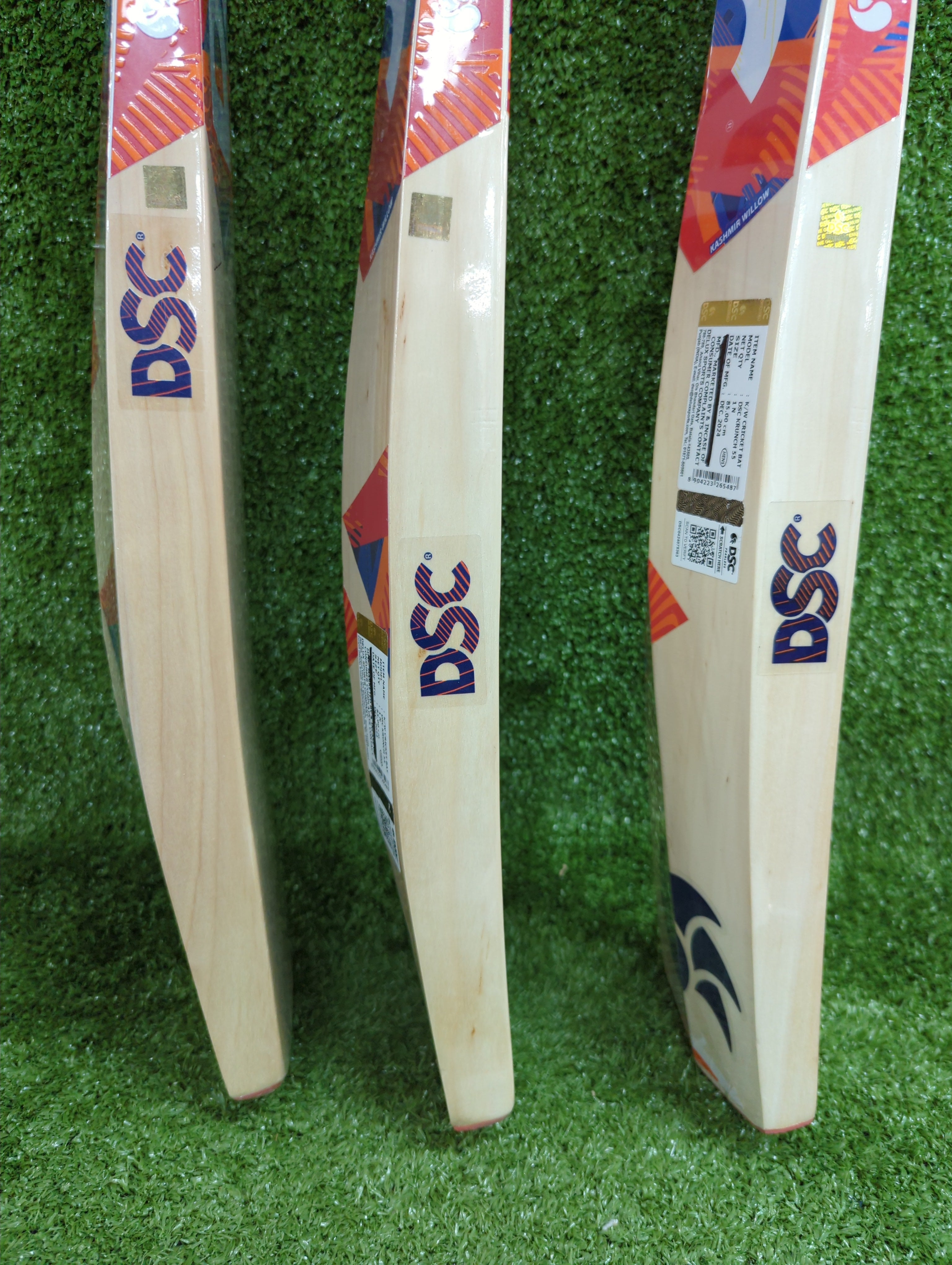 DSC Krunch 55 Kashmir Willow Cricket Bat by DSC - close-up detail - TopCricketStore