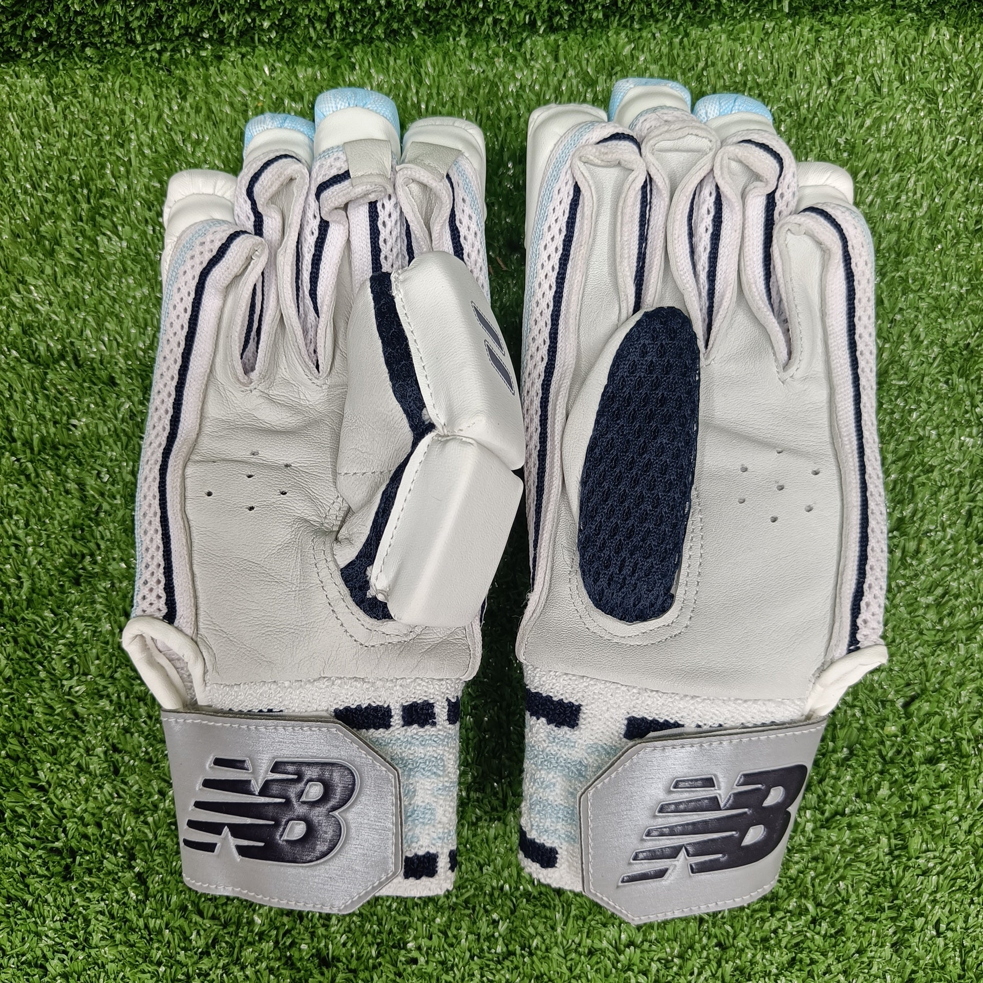 New Balance DC 580 Youth Cricket Batting Gloves