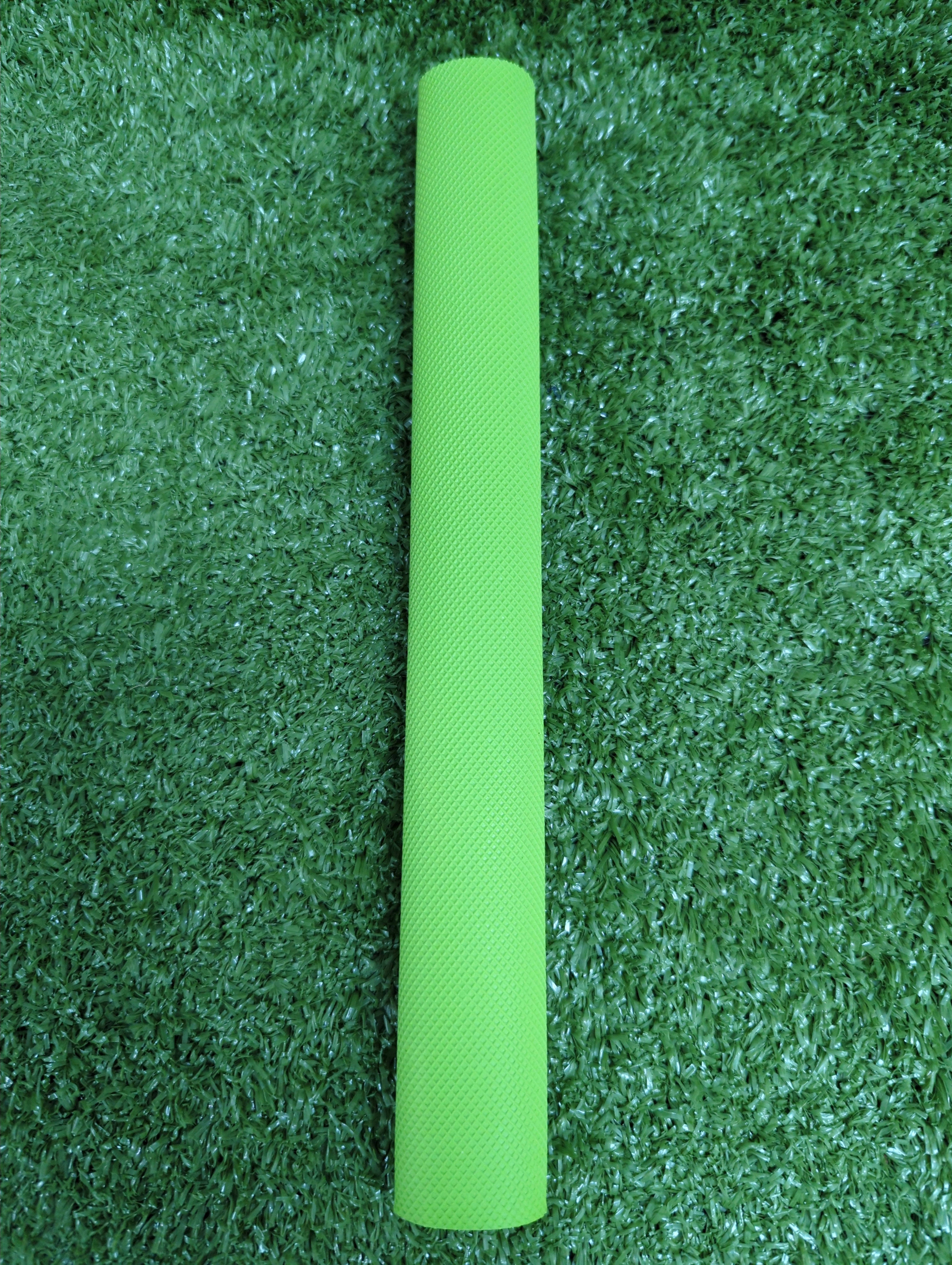 Raydn Diamond Youth Cricket Bat Grip by Raydn - close-up detail - TopCricketStore
