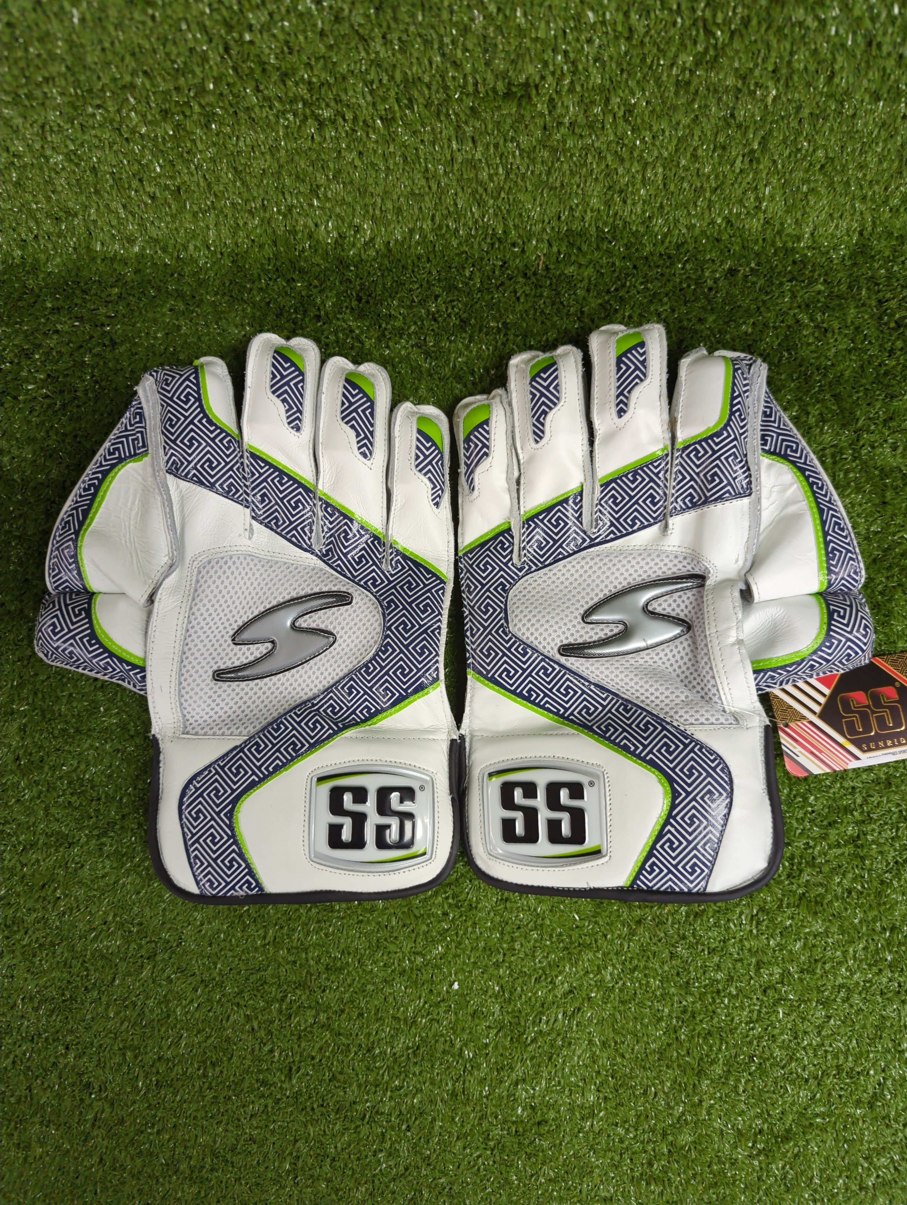 SS Platino Junior / Youth Wicket Keeping Gloves