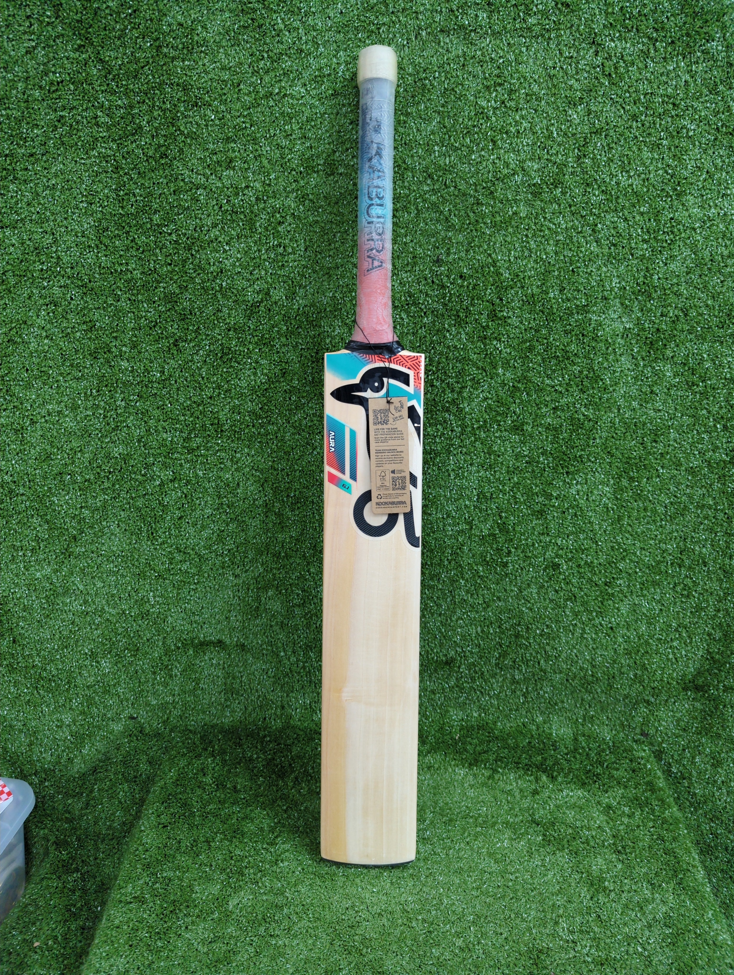 Kookaburra Aura 6.1 English Willow Cricket Bat