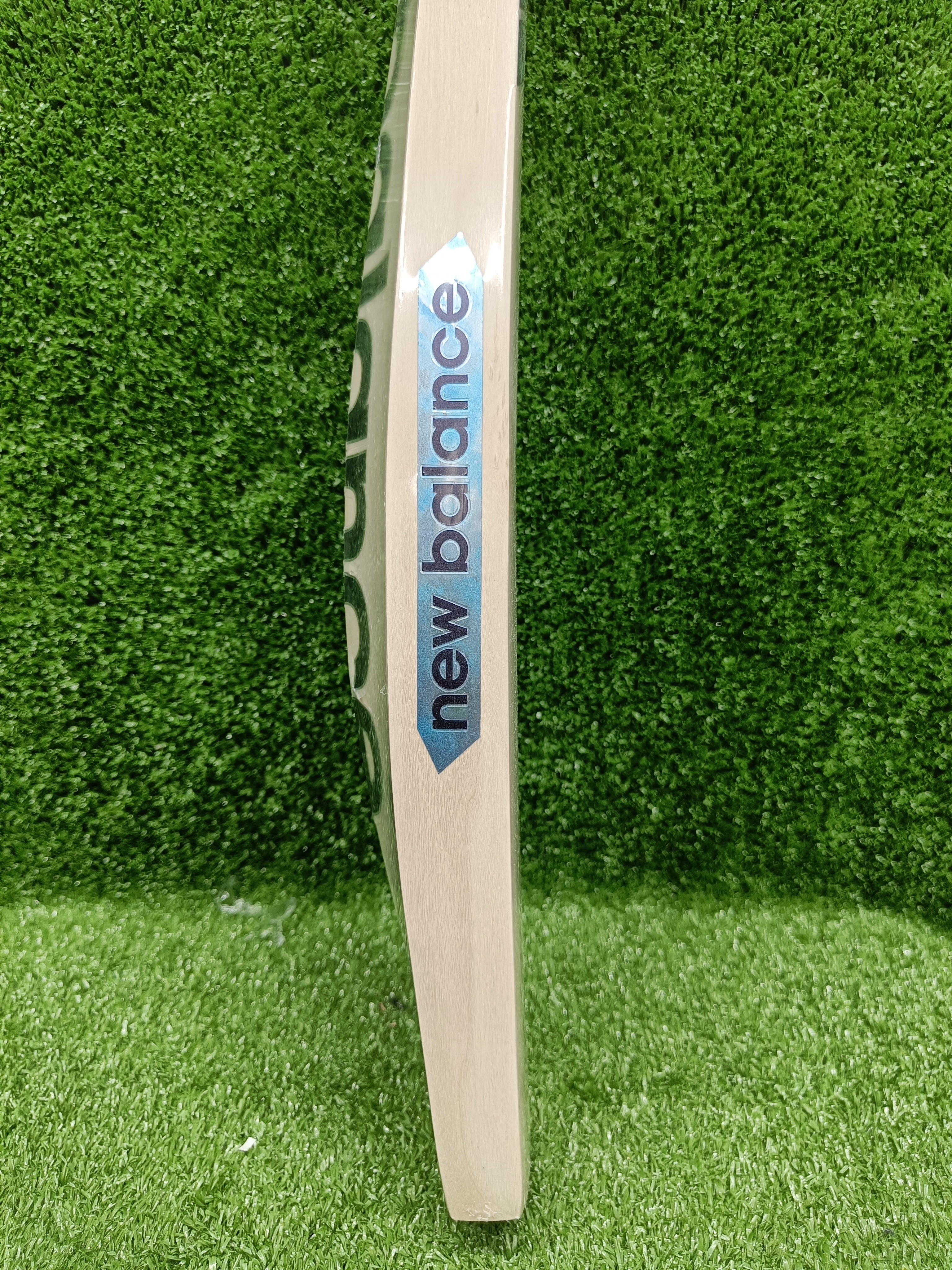 NB DC 1040 English Willow Cricket Bat